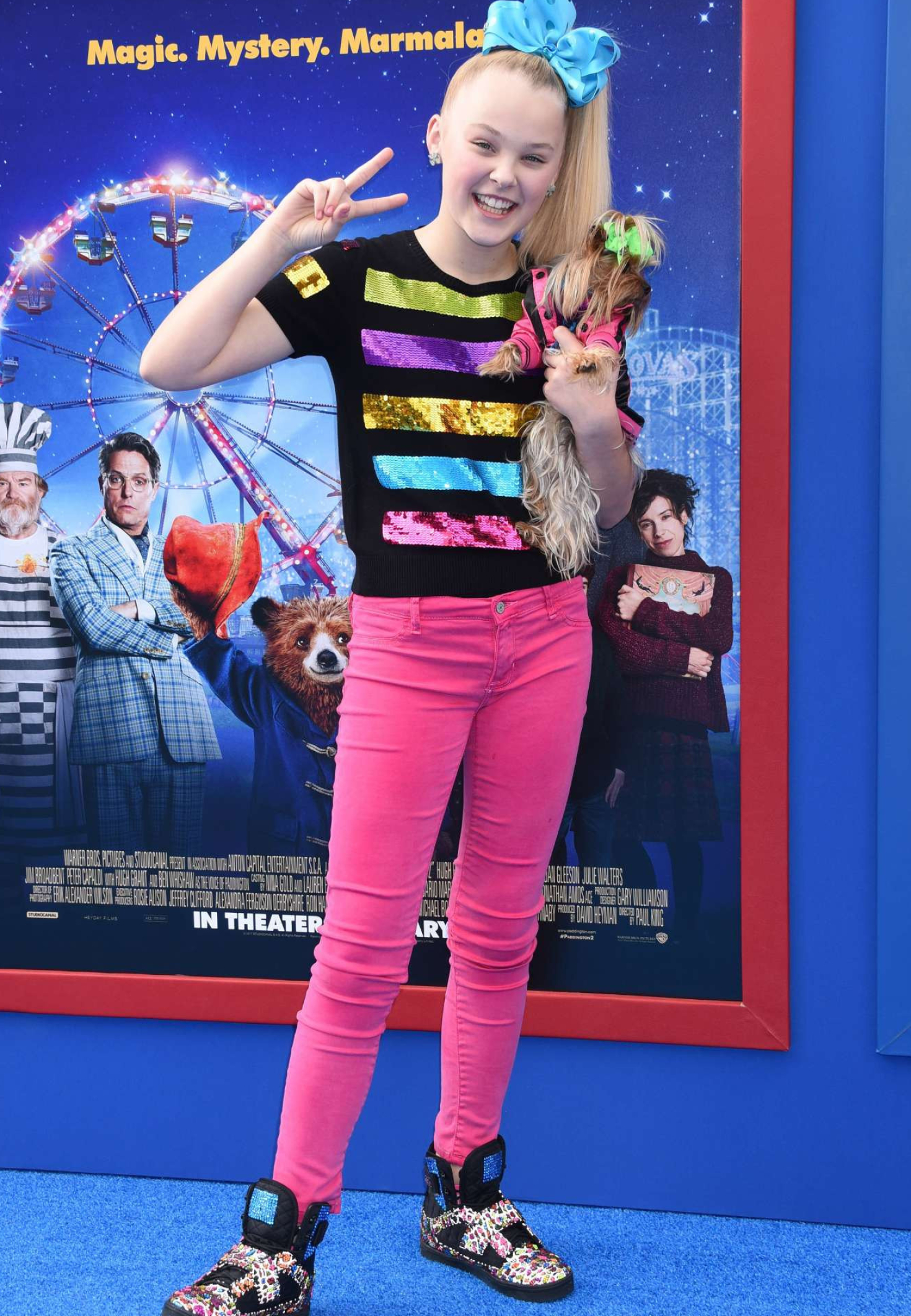 JoJo Siwa in Los Angeles, Beautiful babe posing, Paparazzi shots, 1470x2130 HD Phone