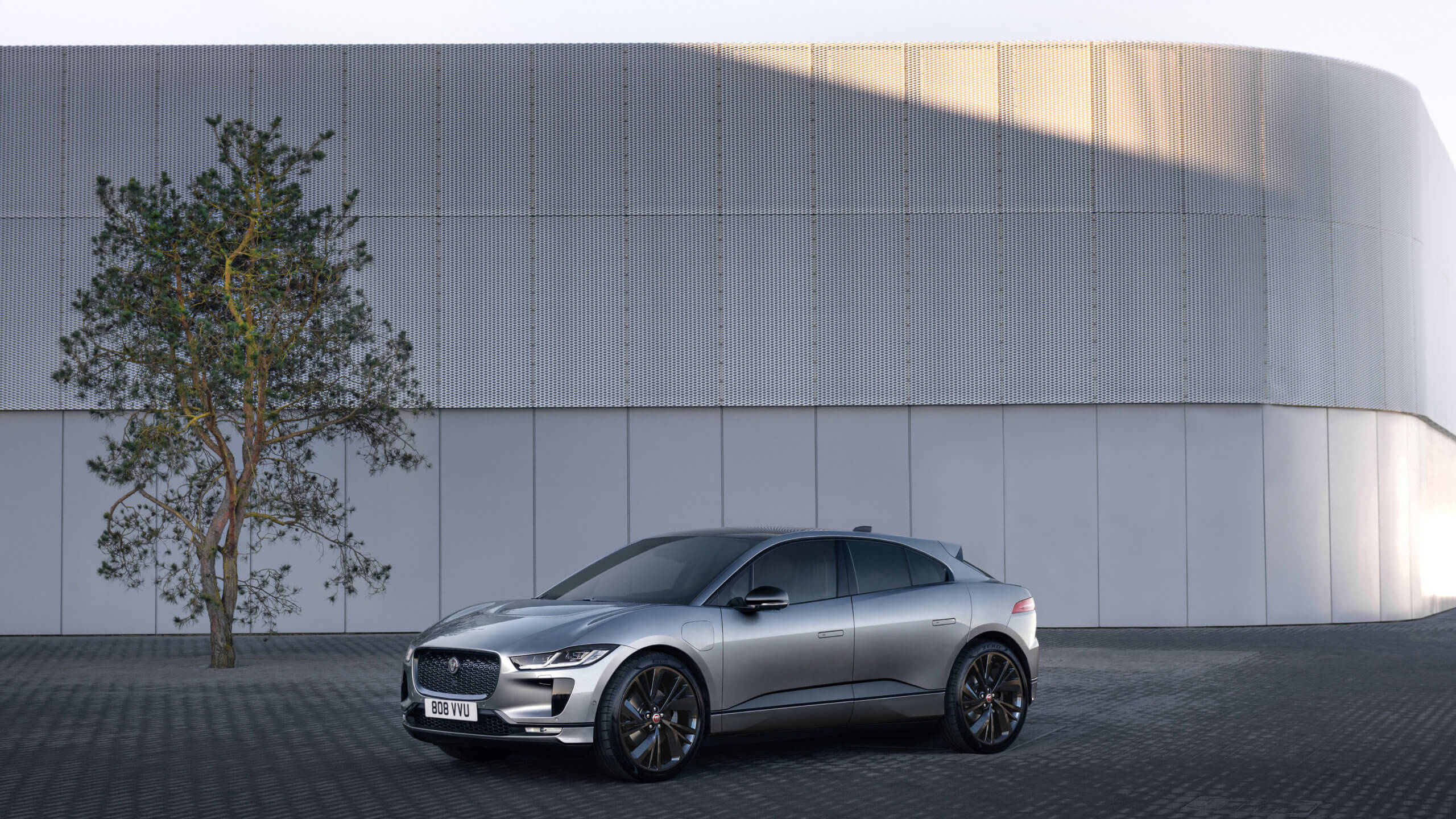 Jaguar I-PACE, Voice-activated technology, Intelligent assistant, Connected driving experience, 2560x1440 HD Desktop