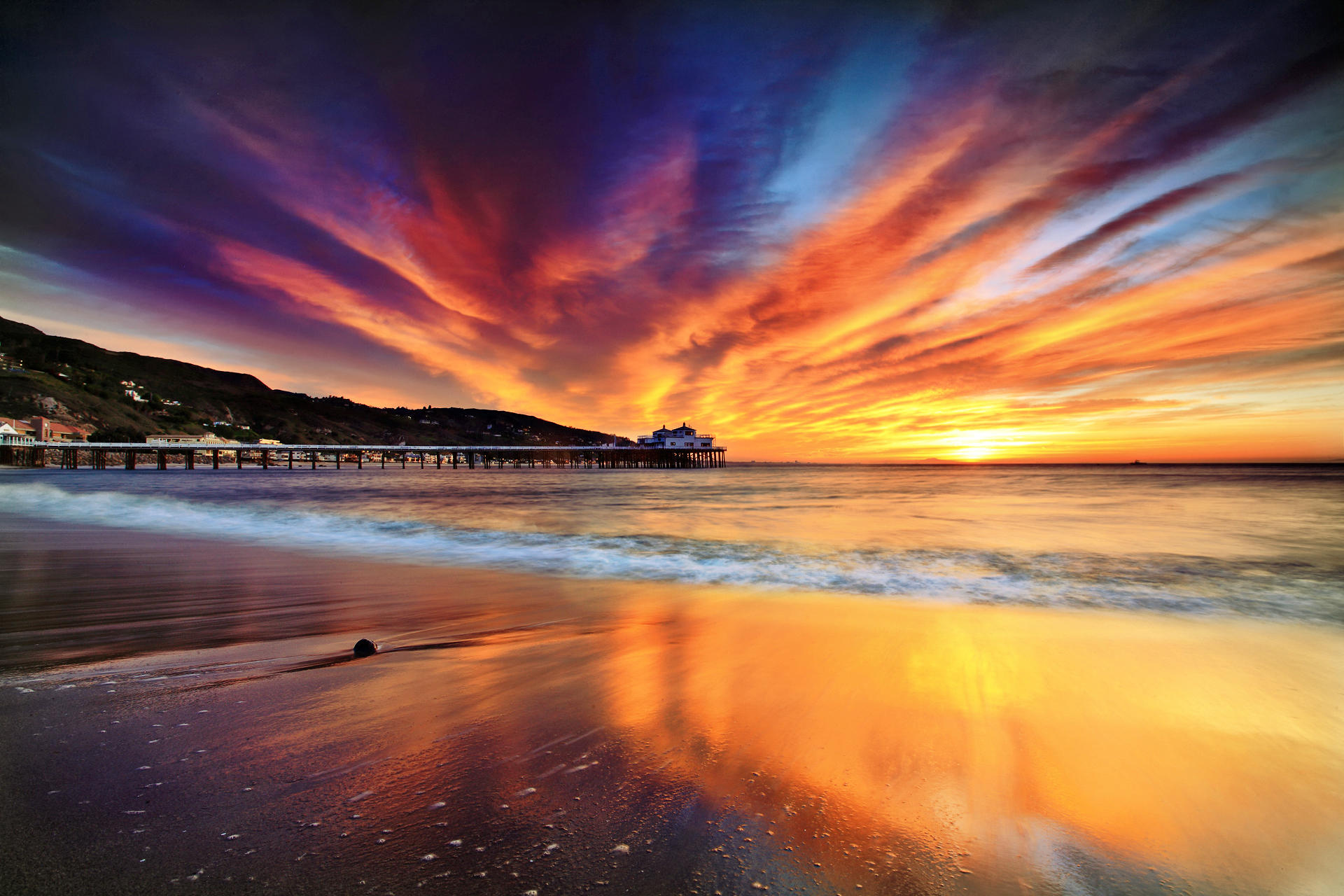 Malibu sea, Beach free pictures, Coastal beauty, Serene views, 1920x1280 HD Desktop