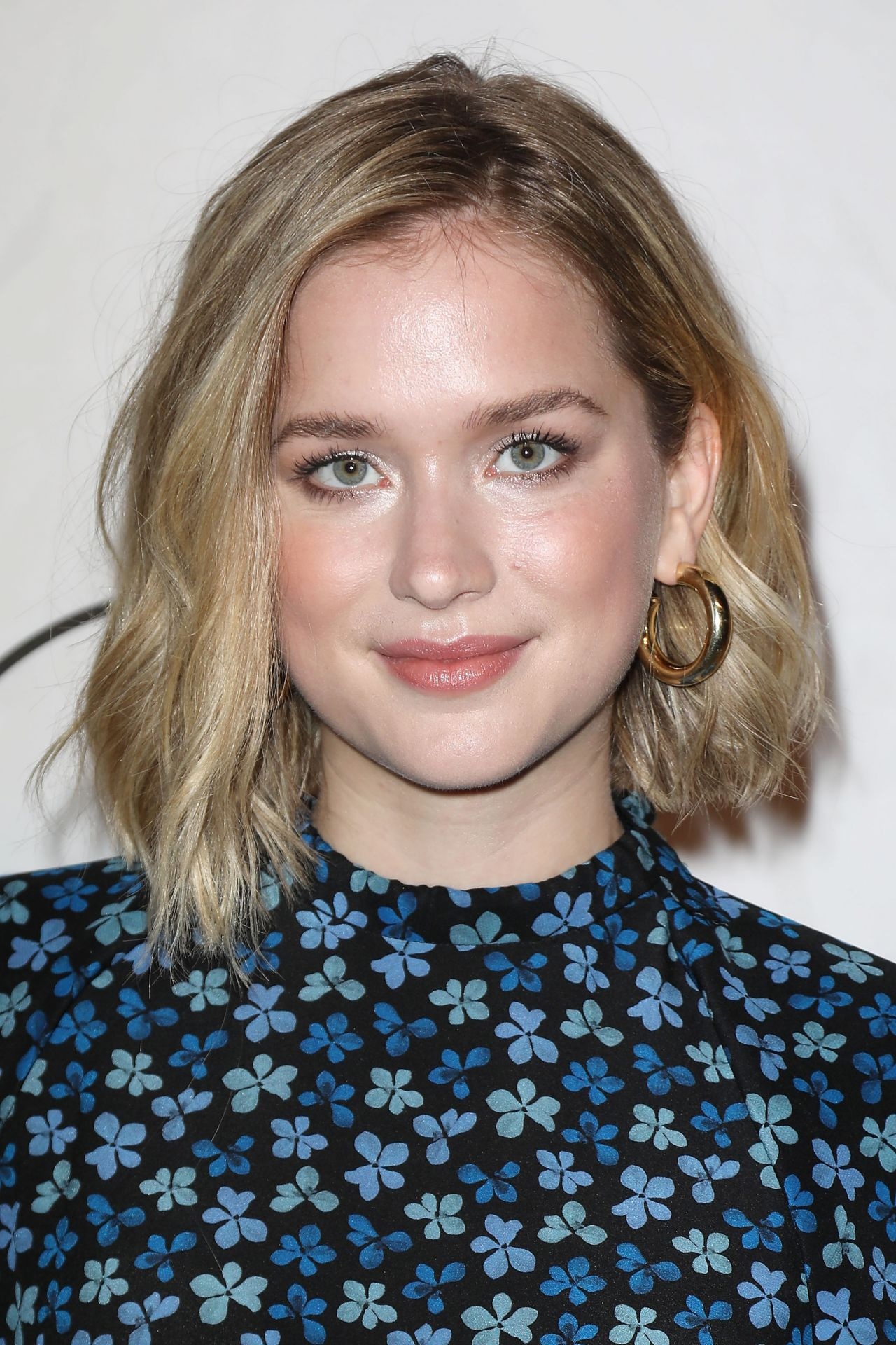 Elizabeth Lail countdown, Background download, 1280x1920 HD Phone