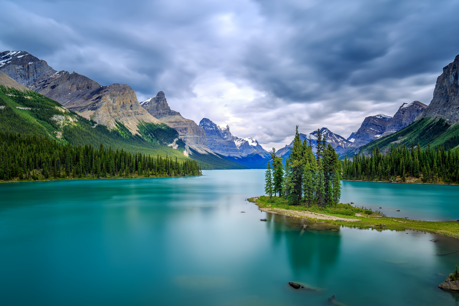 Jasper National Park, Spirit Island, Maligne Lake, Canadian Rockies, 1920x1280 HD Desktop