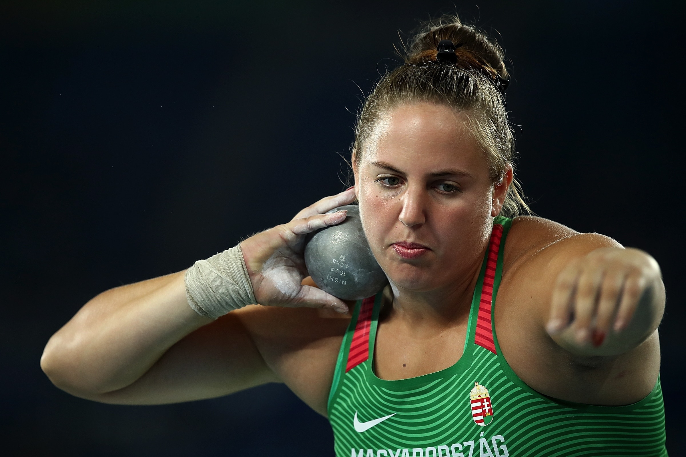 Anita Marton, Shot Put Wallpaper, 2400x1600 HD Desktop