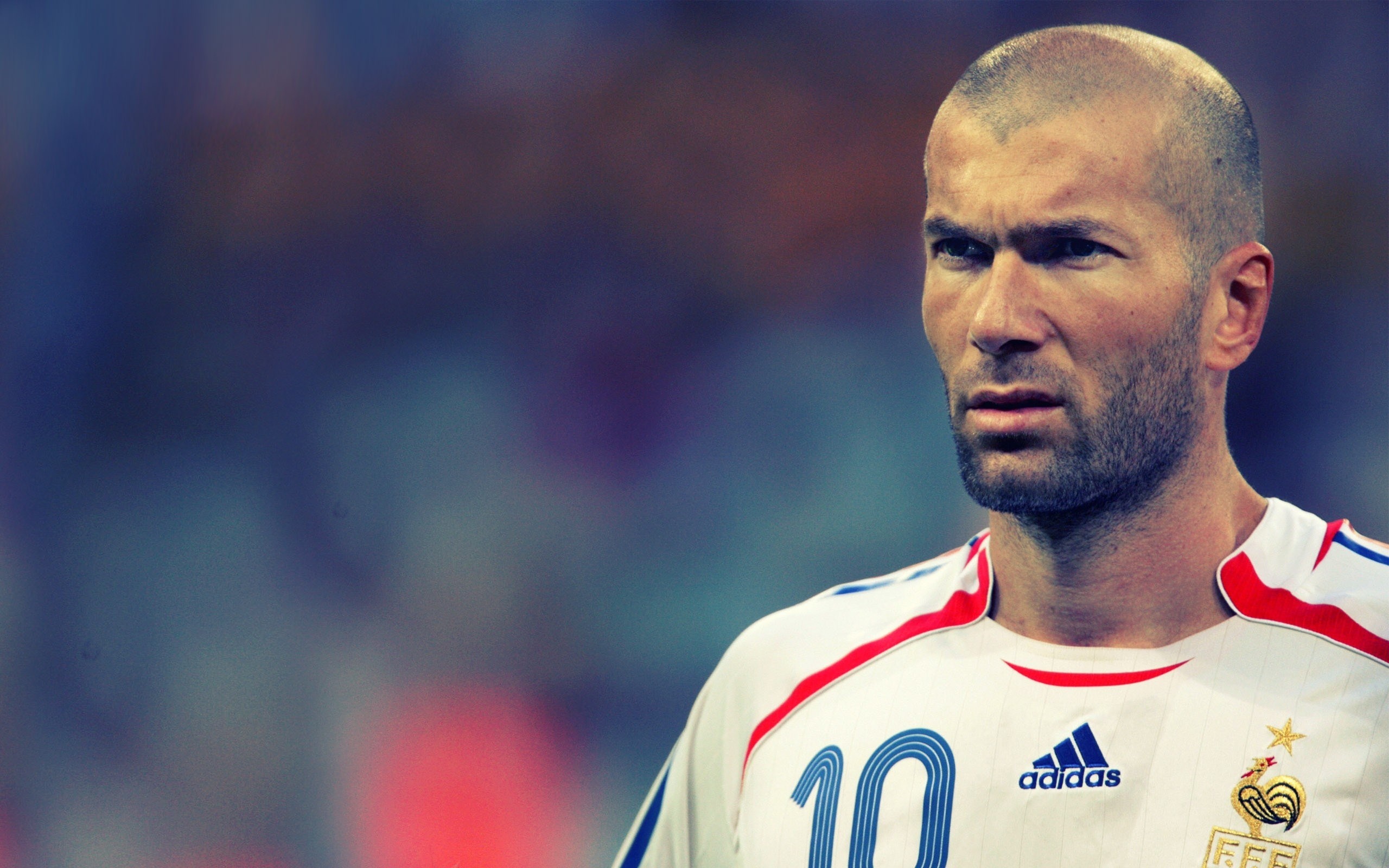 Zinedine Zidane, France national football team jersey, Blurred football stadium crowd, HD Desktop wallpaper
