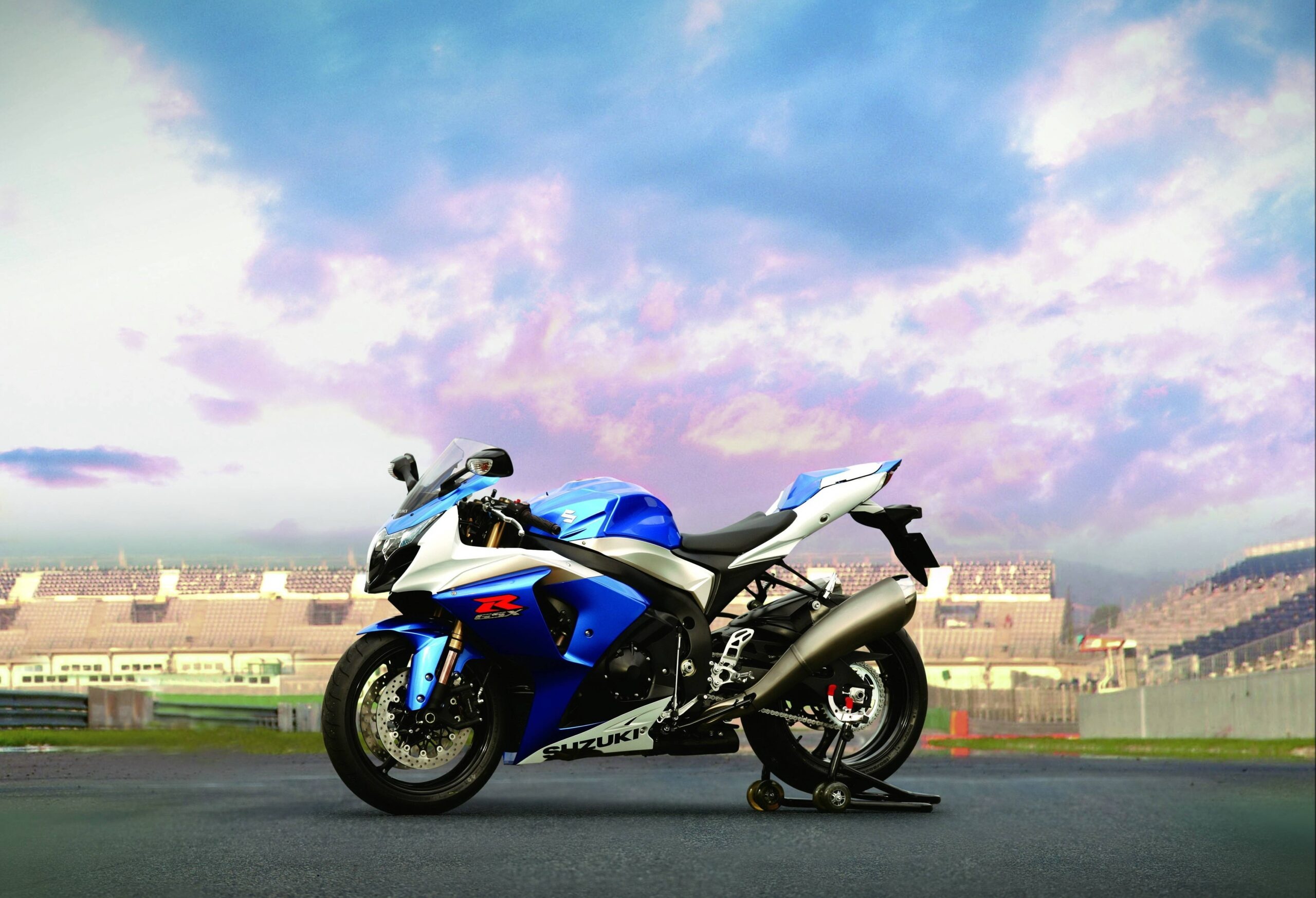 Suzuki GSX-R1000, Pickootech, Suzuki GSX-R 1000, Thrilling performance, 2560x1750 HD Desktop