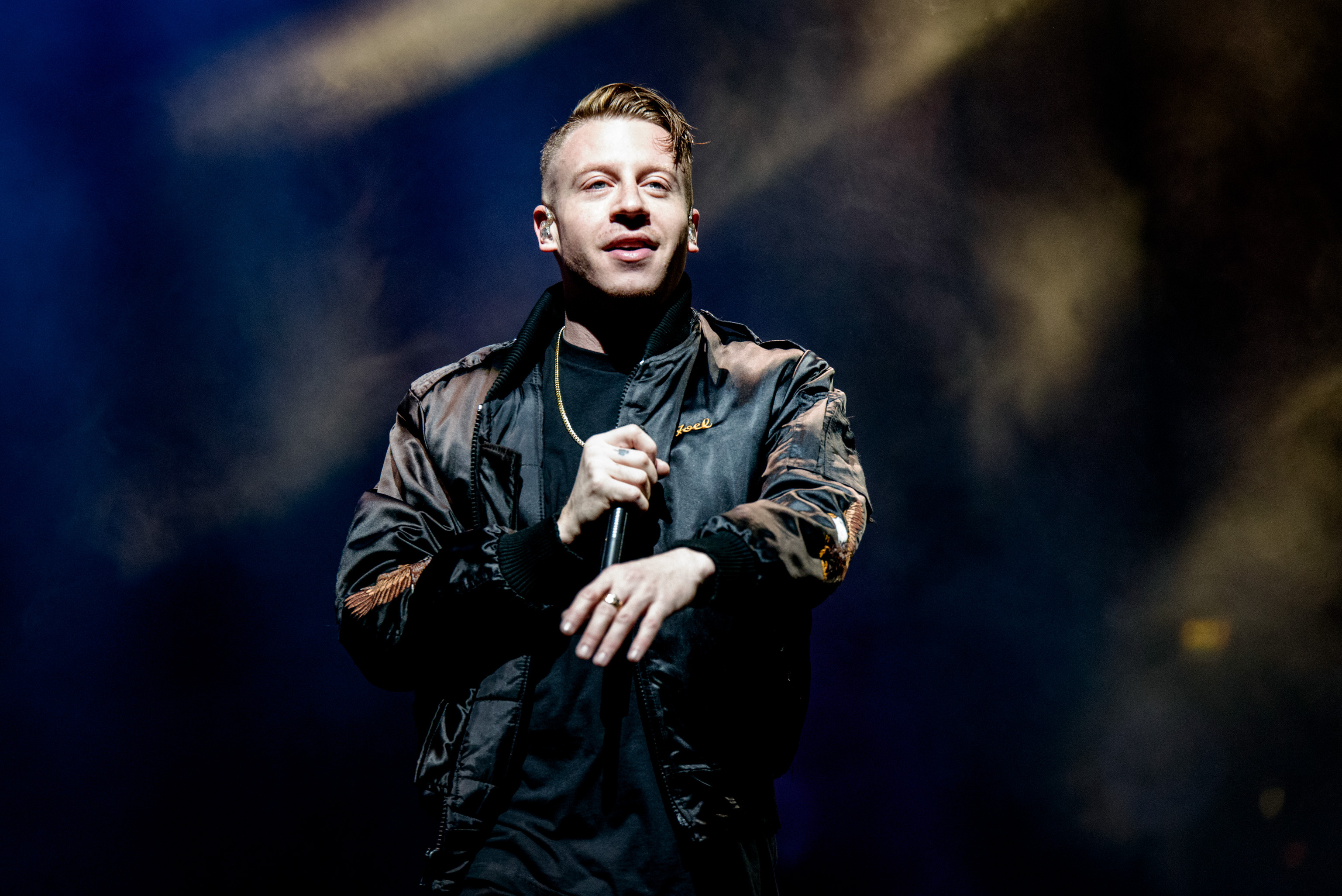 Macklemore live performance, Niagara Falls concert, Music experience, Energetic stage, 3080x2060 HD Desktop