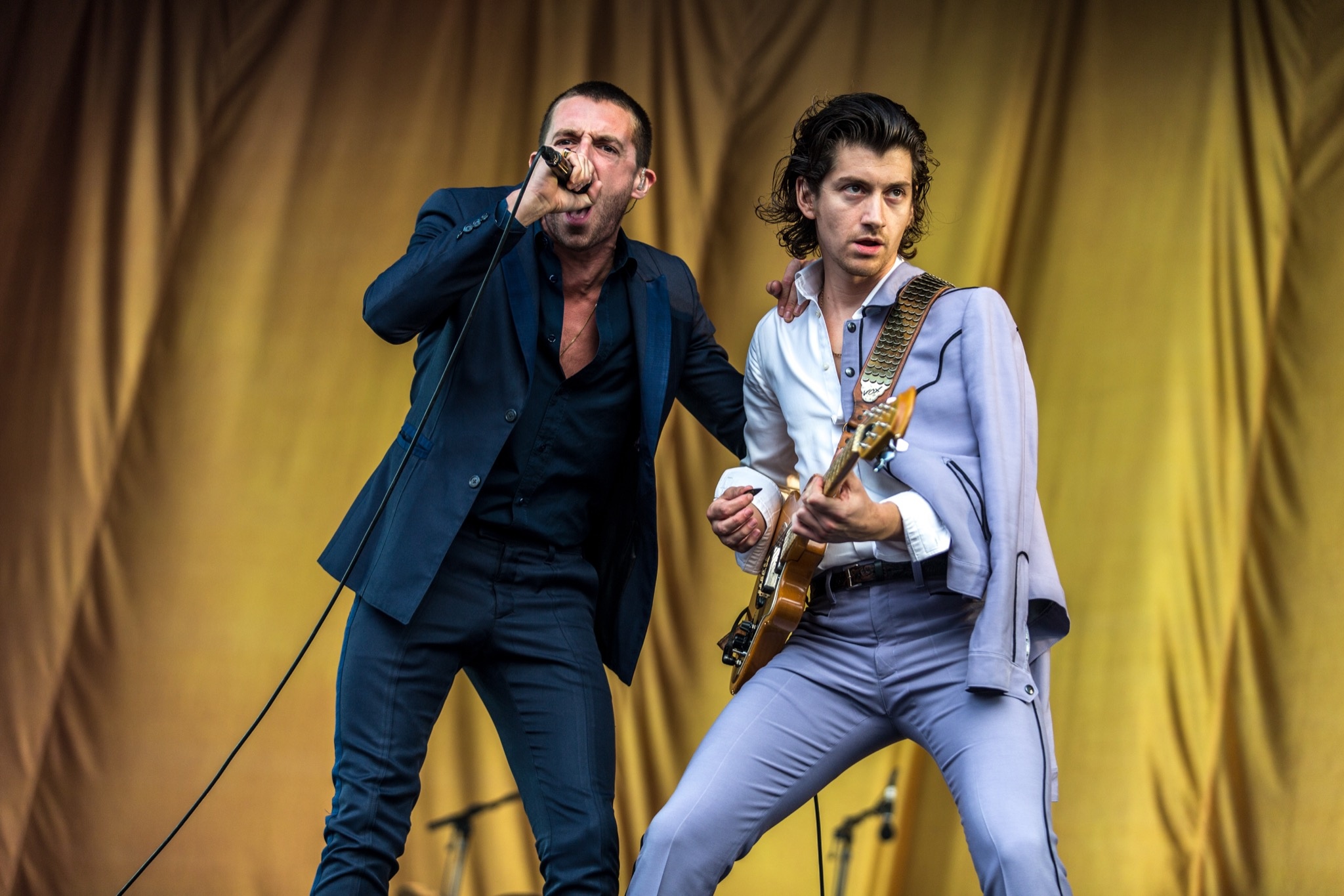 Alex Turner, Captivating performance, Paris stage, Surprise collaboration, 2050x1370 HD Desktop