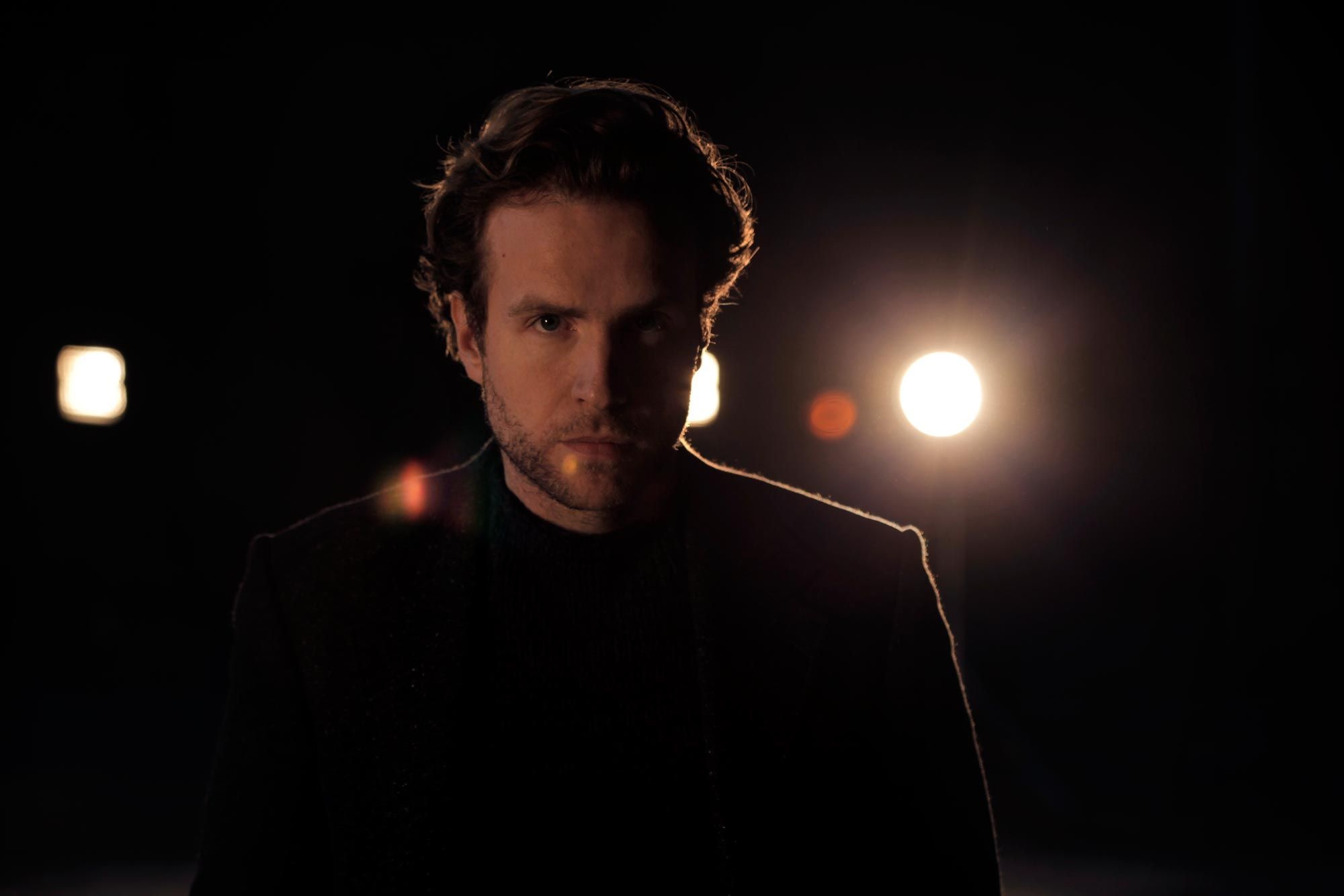 Rafe Spall, Star man industria, 2000x1340 HD Desktop