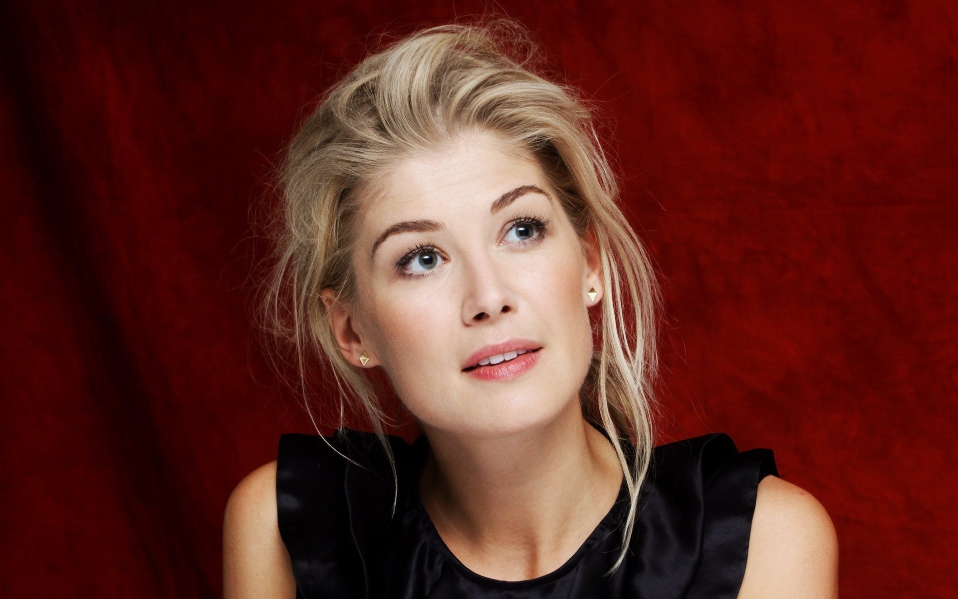 Rosamund Pike, Movies, British actress, Portrait, 1920x1200 HD Desktop