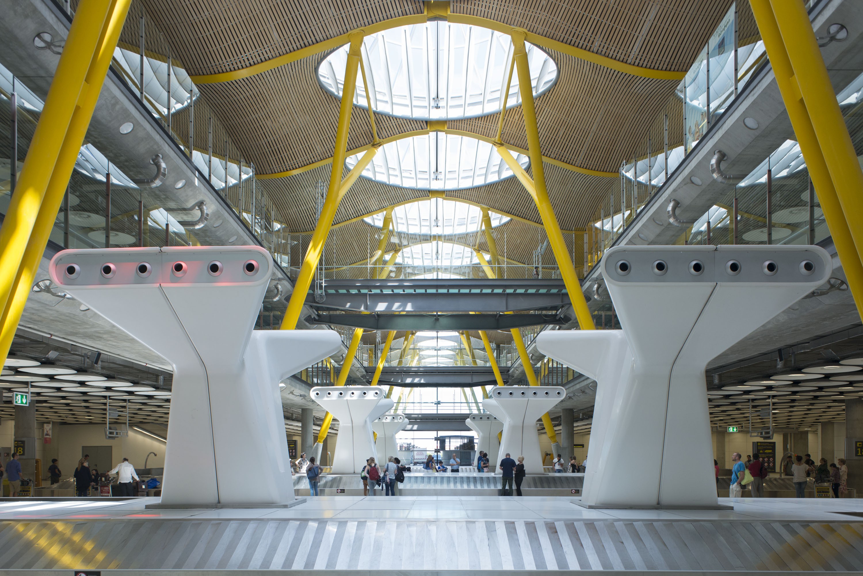 Adolfo Suarez Madrid-Barajas Airport, Spanish travel hub, Modern infrastructure, Efficient operations, 3000x2010 HD Desktop