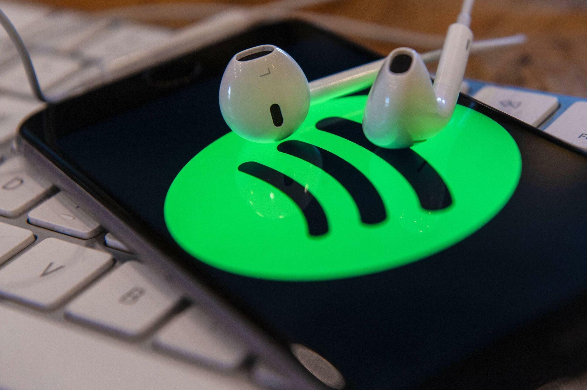 Disrupting the music market, Spotify's impact, Streaming revolution, Changing industry dynamics, 2000x1340 HD Desktop