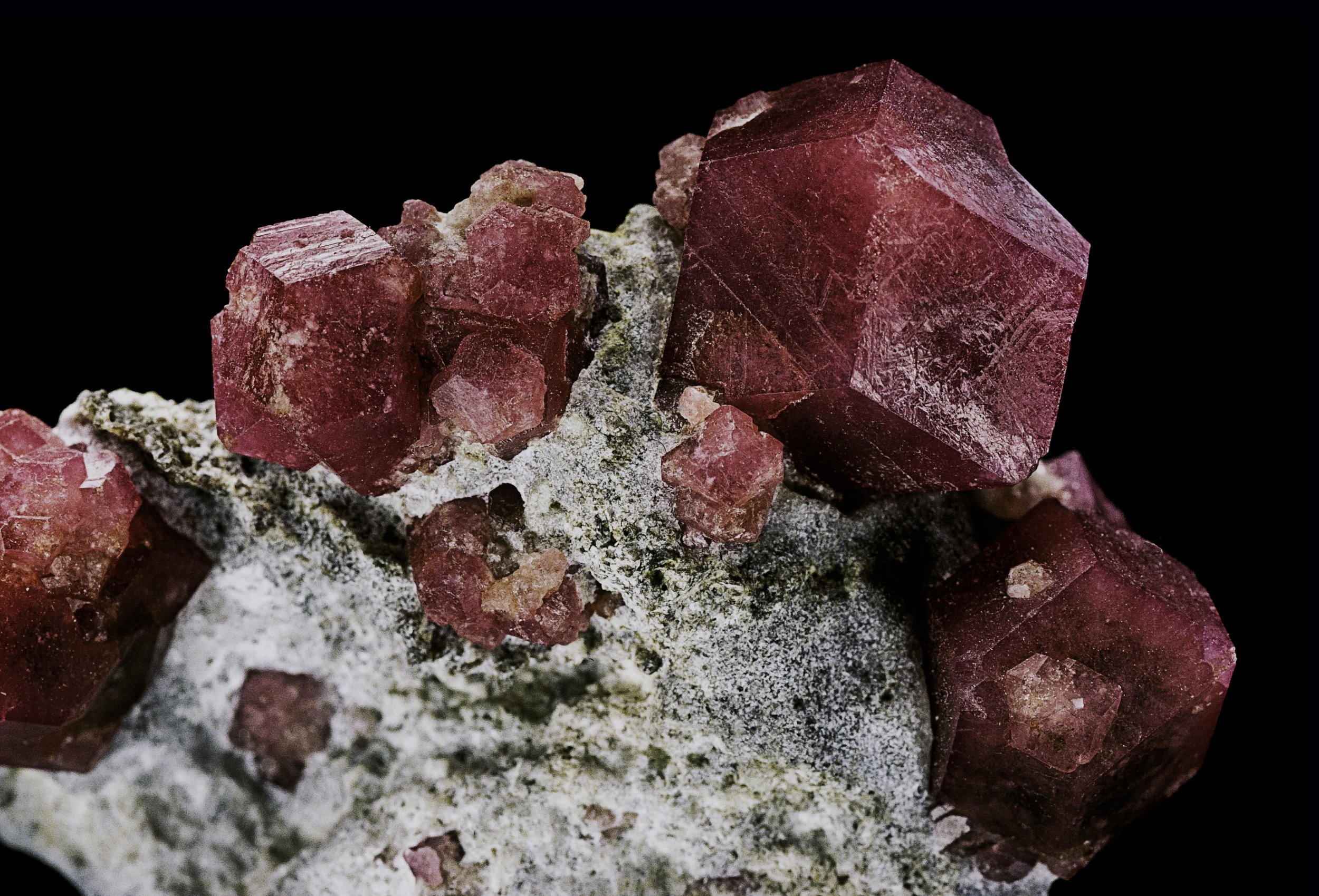 Raw, Garnet Wallpaper, 2500x1700 HD Desktop