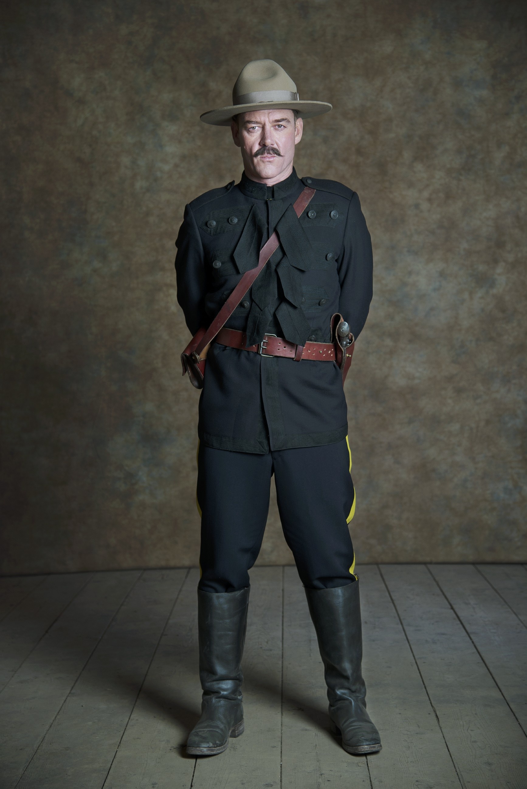 Marton Csokas, Klondike superintendent, Fanpop photo, Actor's portrayal, 1740x2600 HD Phone