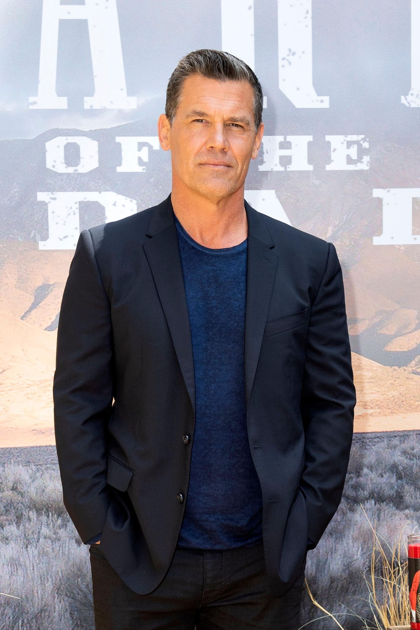 Josh Brolin, Starportrt news, Celebrity profile, Actor updates, 1440x2160 HD Phone