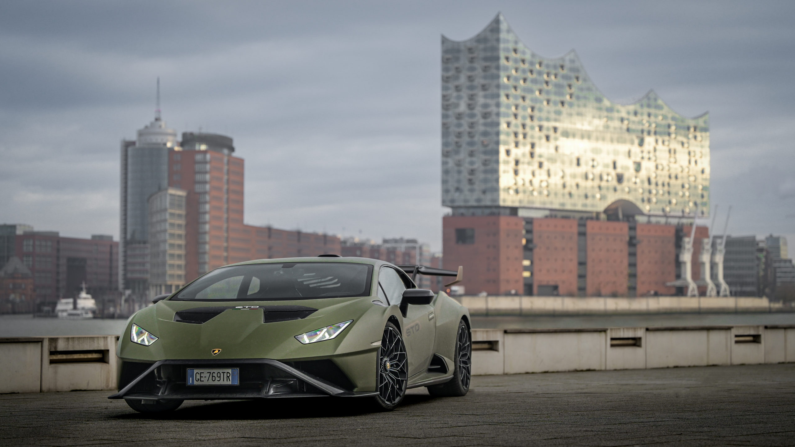 Sports Touring, Lamborghini Huracan Wallpaper, 2560x1440 HD Desktop