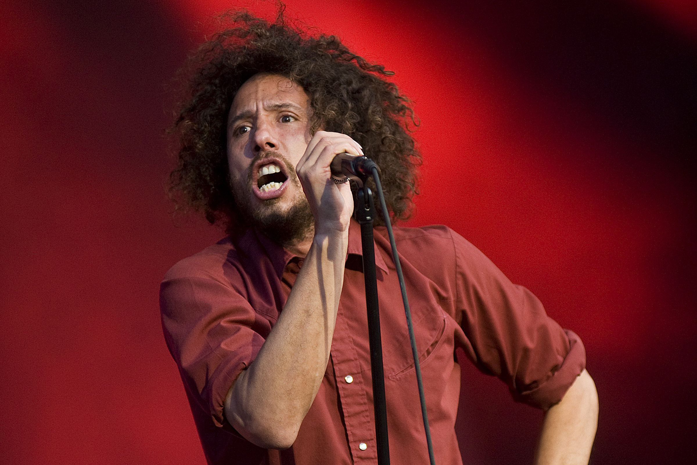 Rage Against the Machine, beating scalpers, 2400x1600 HD Desktop