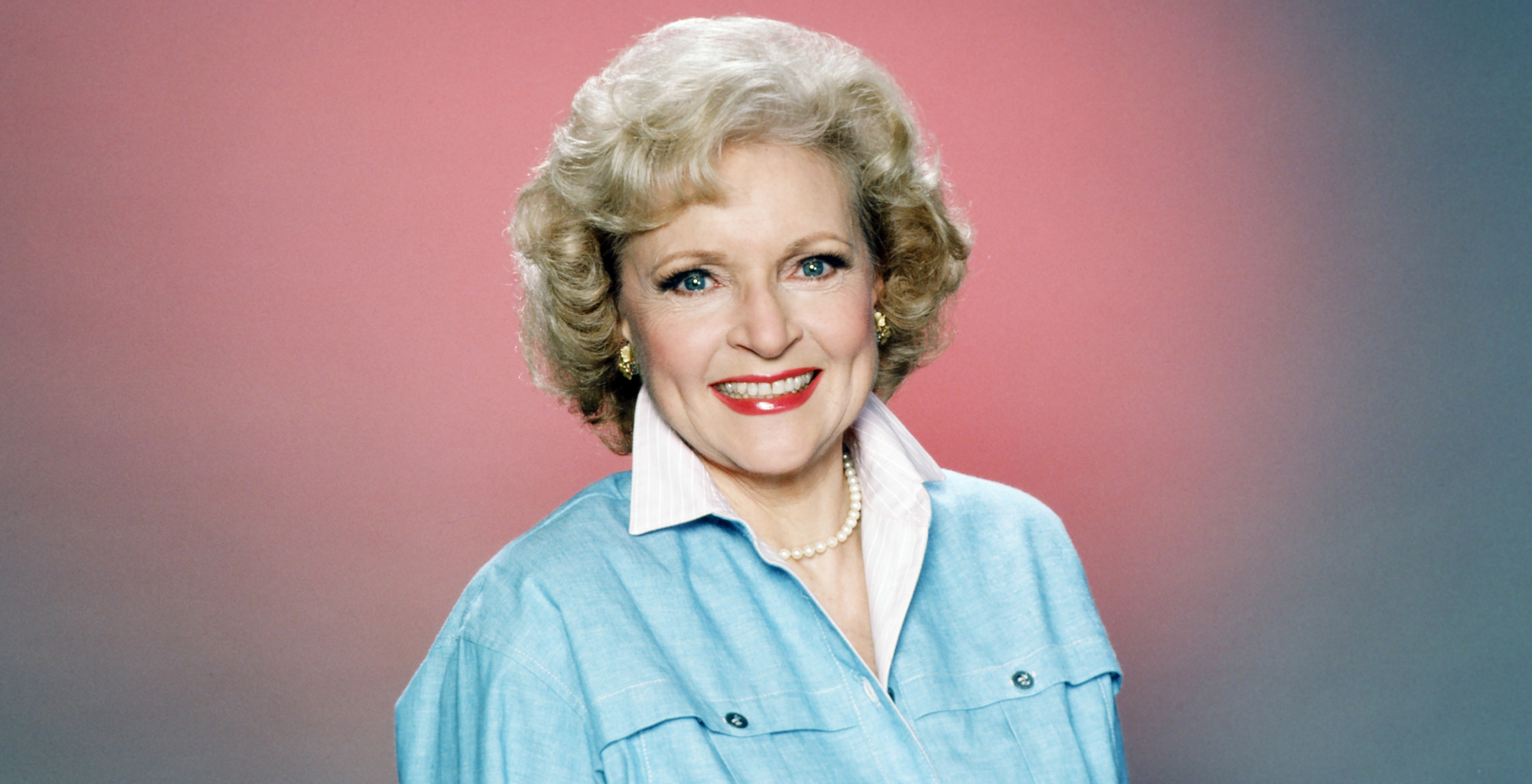 Betty White, TV pioneer, Comedic actress, CNN, 3000x1540 HD Desktop