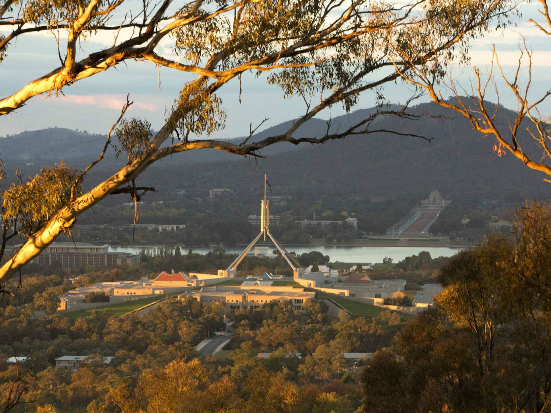 Canberra, Red Hill lookout, Outdoor activity, Scenic view, 1920x1440 HD Desktop