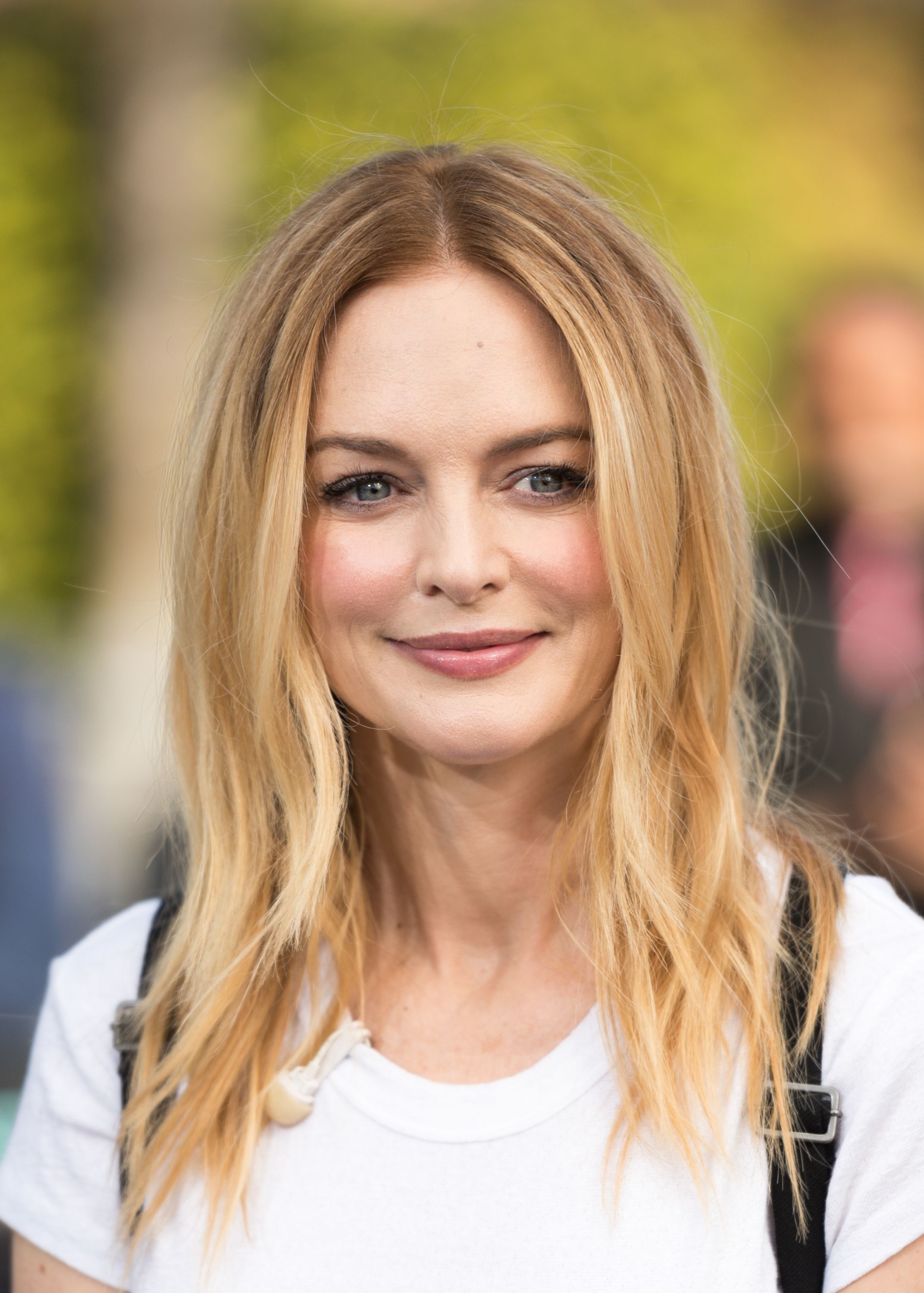 Heather Graham, Movies, Toned arms, Bikini, 2150x3000 HD Phone