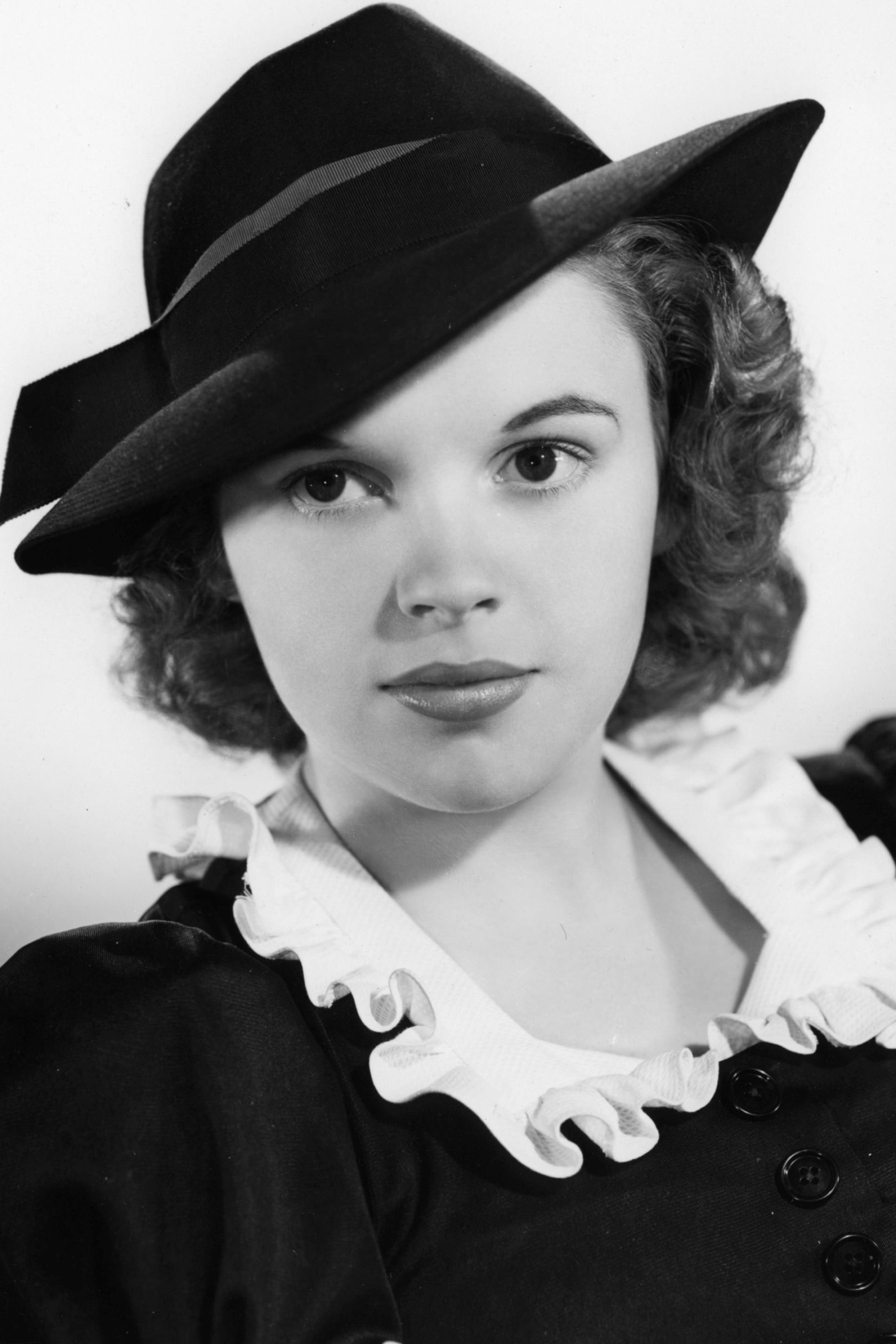 Judy Garland, Profile images, The movie database, Tmdb, 2000x3000 HD Phone