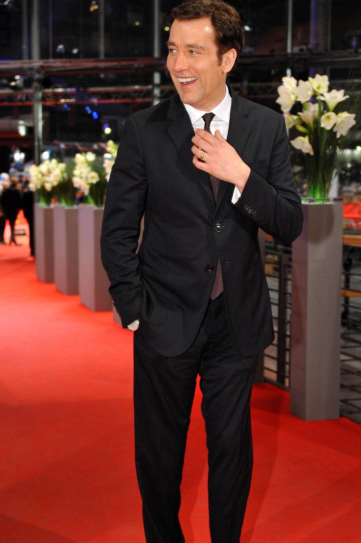 Clive Owen, Starportrt, News, Celebrity Profile, 1440x2170 HD Phone
