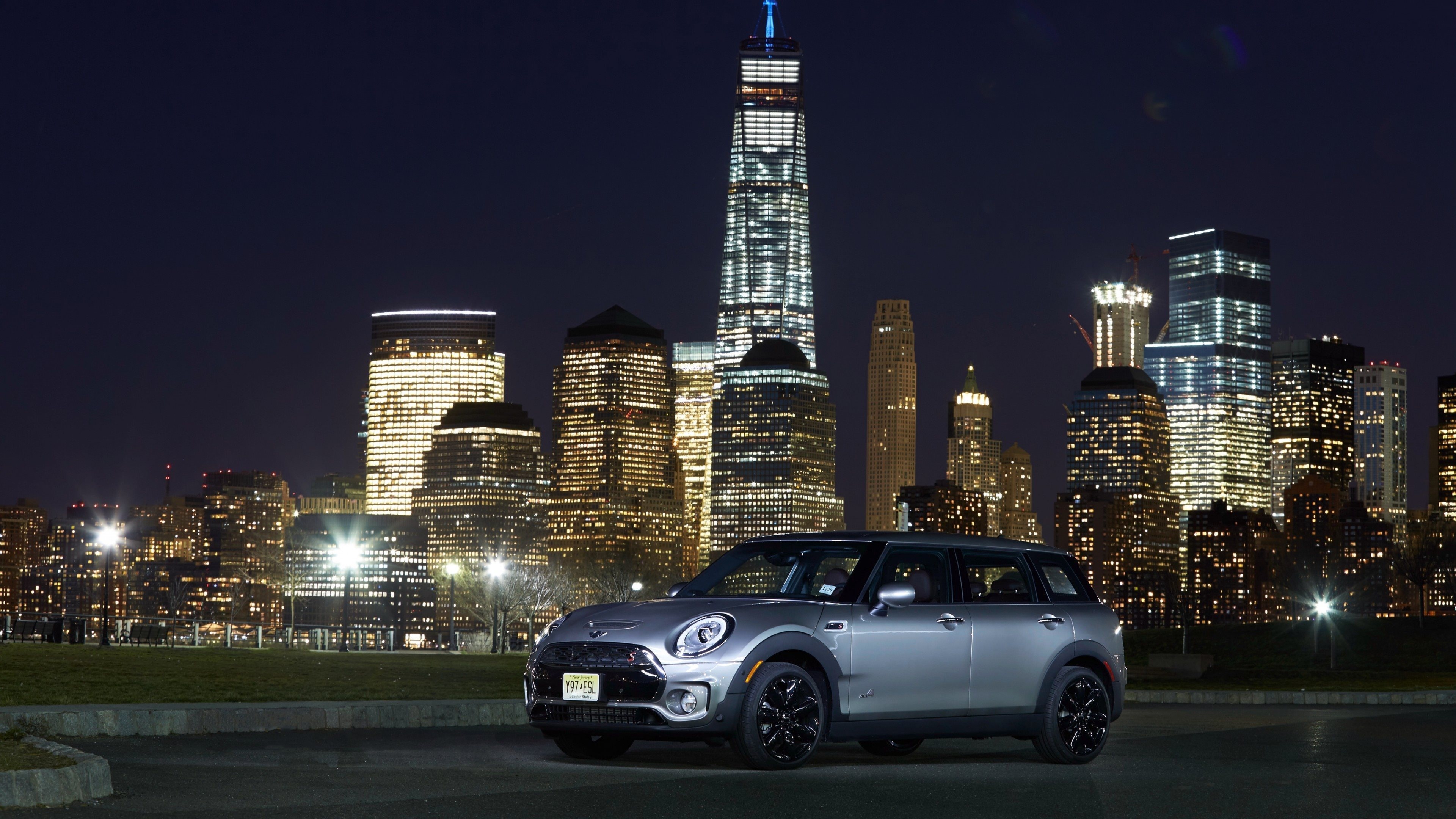 MINI Clubman, NYIAS 2016, Night, Auto, 3840x2160 4K Desktop