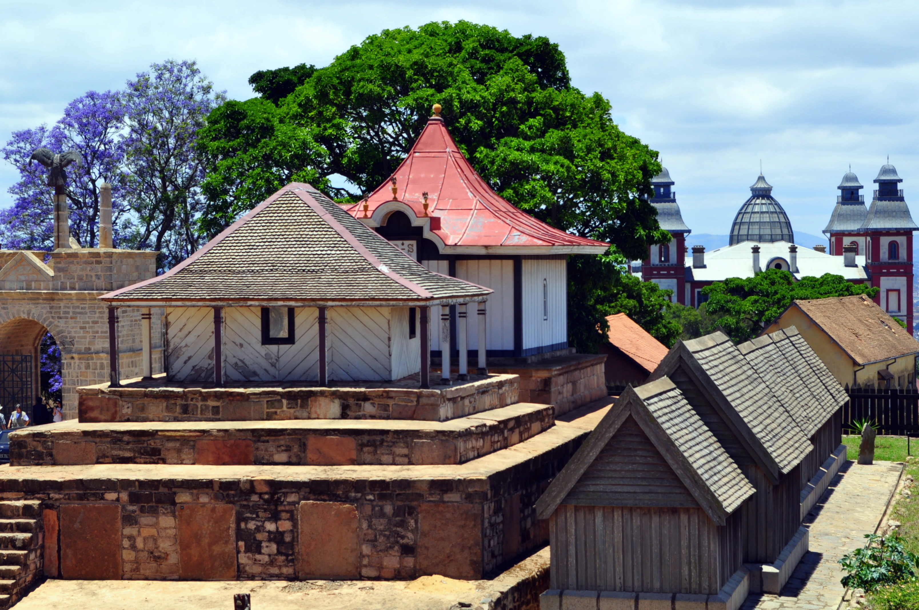 Antananarivo skyline, Local cuisine, Traditional crafts, Colorful markets, 3220x2140 HD Desktop