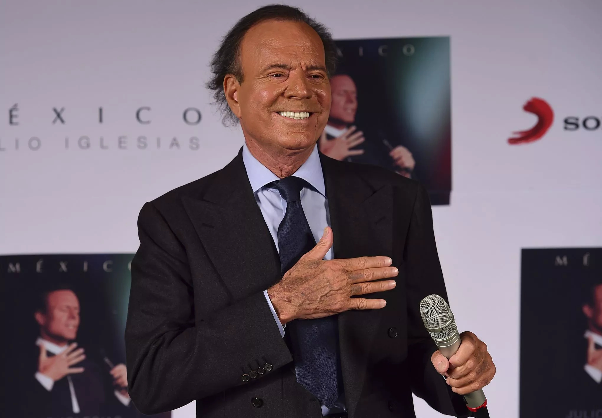 Julio Iglesias, meme collection, hilarious moments, Internet sensation, 2040x1420 HD Desktop