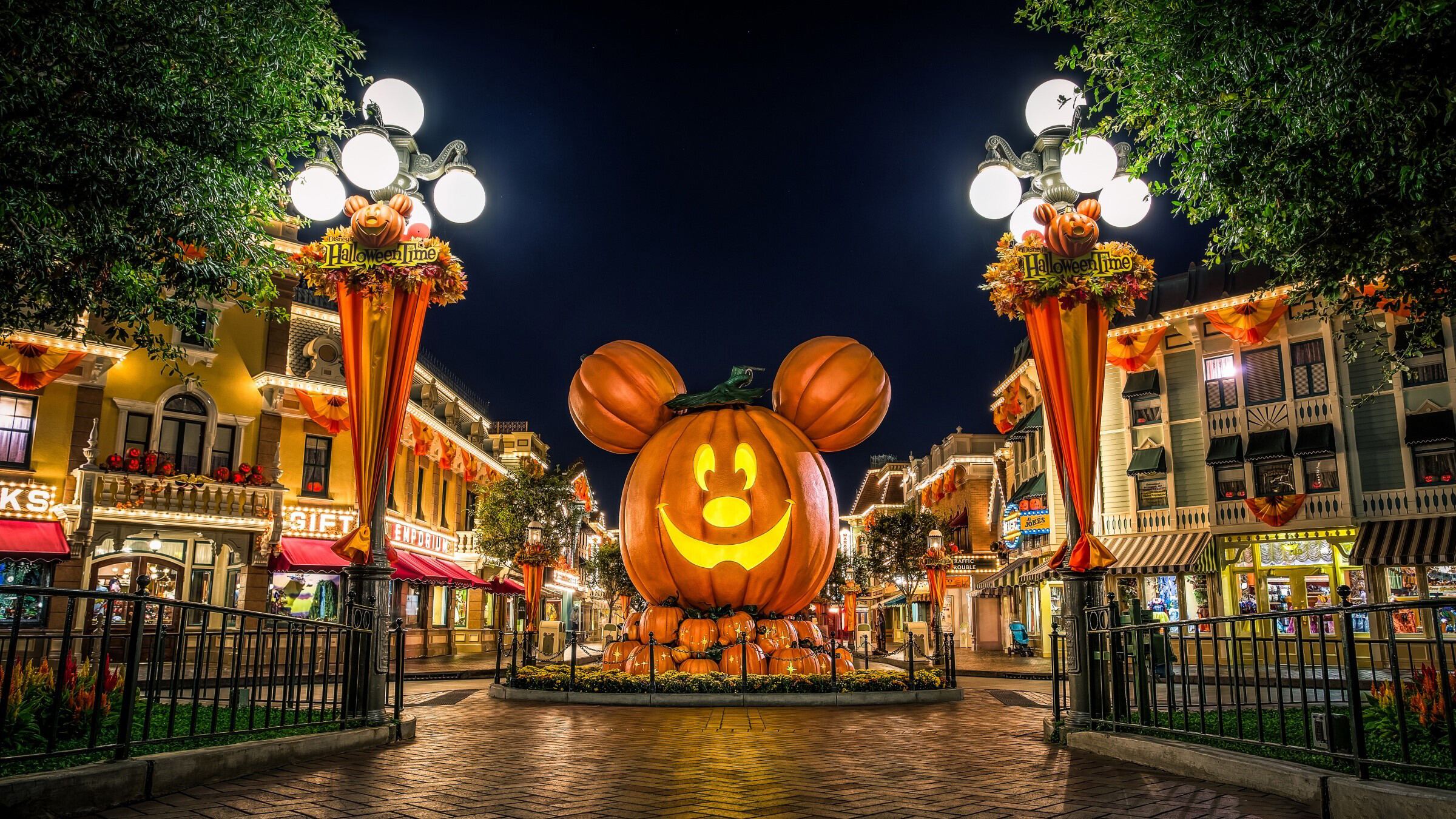 Disneyland, Halloween, Wallpaper, 2400x1350 HD Desktop