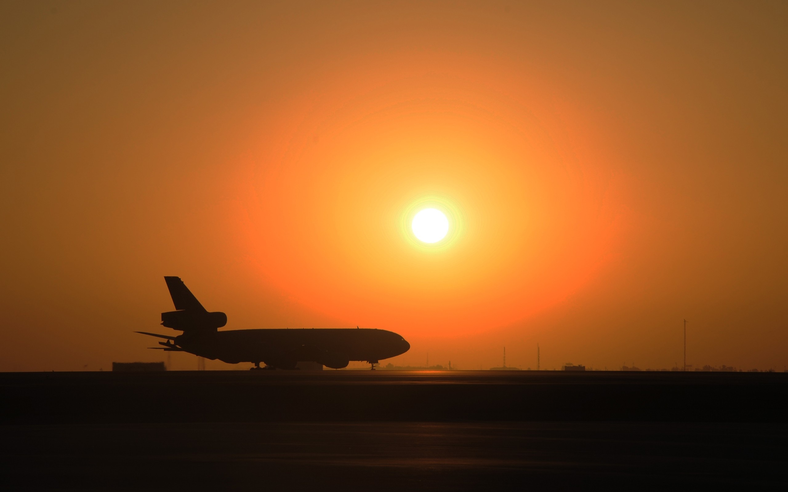 KC-10 Extender wallpaper, Silhouette runway, McDonnell Douglas aircraft, Military aviation, 2560x1600 HD Desktop