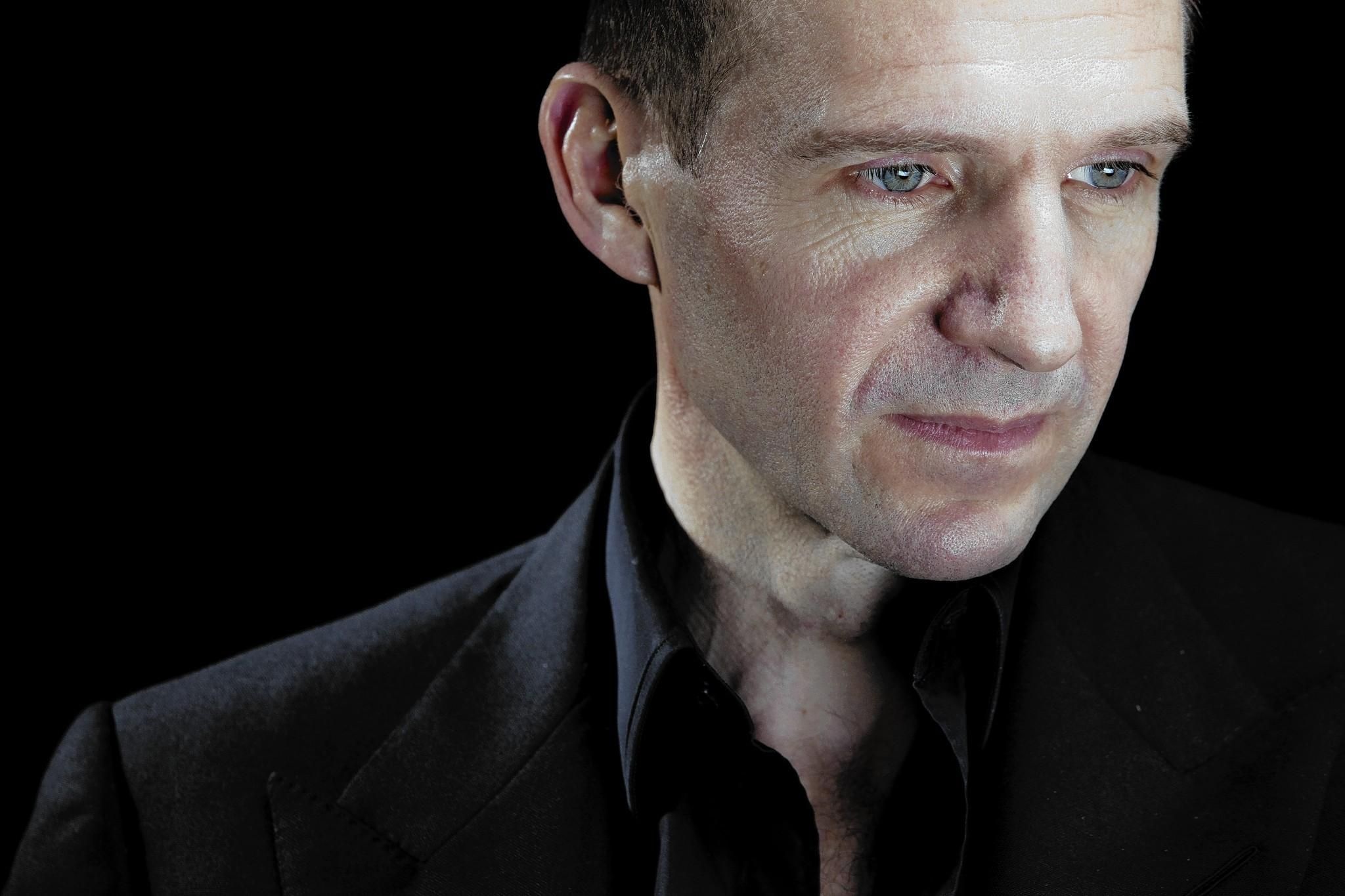 Ralph Fiennes, Phone desktop wallpapers, Photos, 2050x1370 HD Desktop