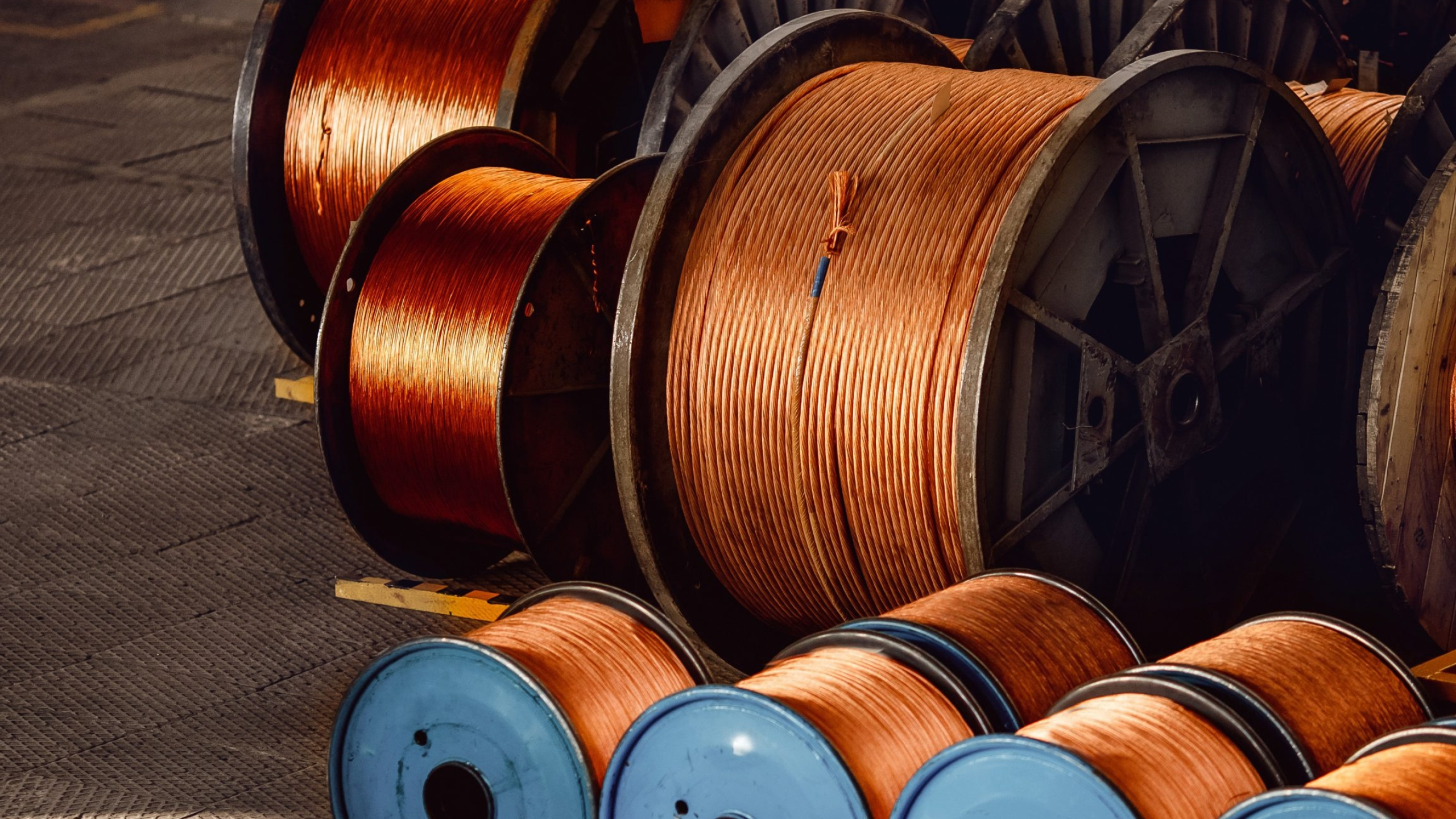 Copper, Price tops, 10, 000 a tonne, 2560x1440 HD Desktop
