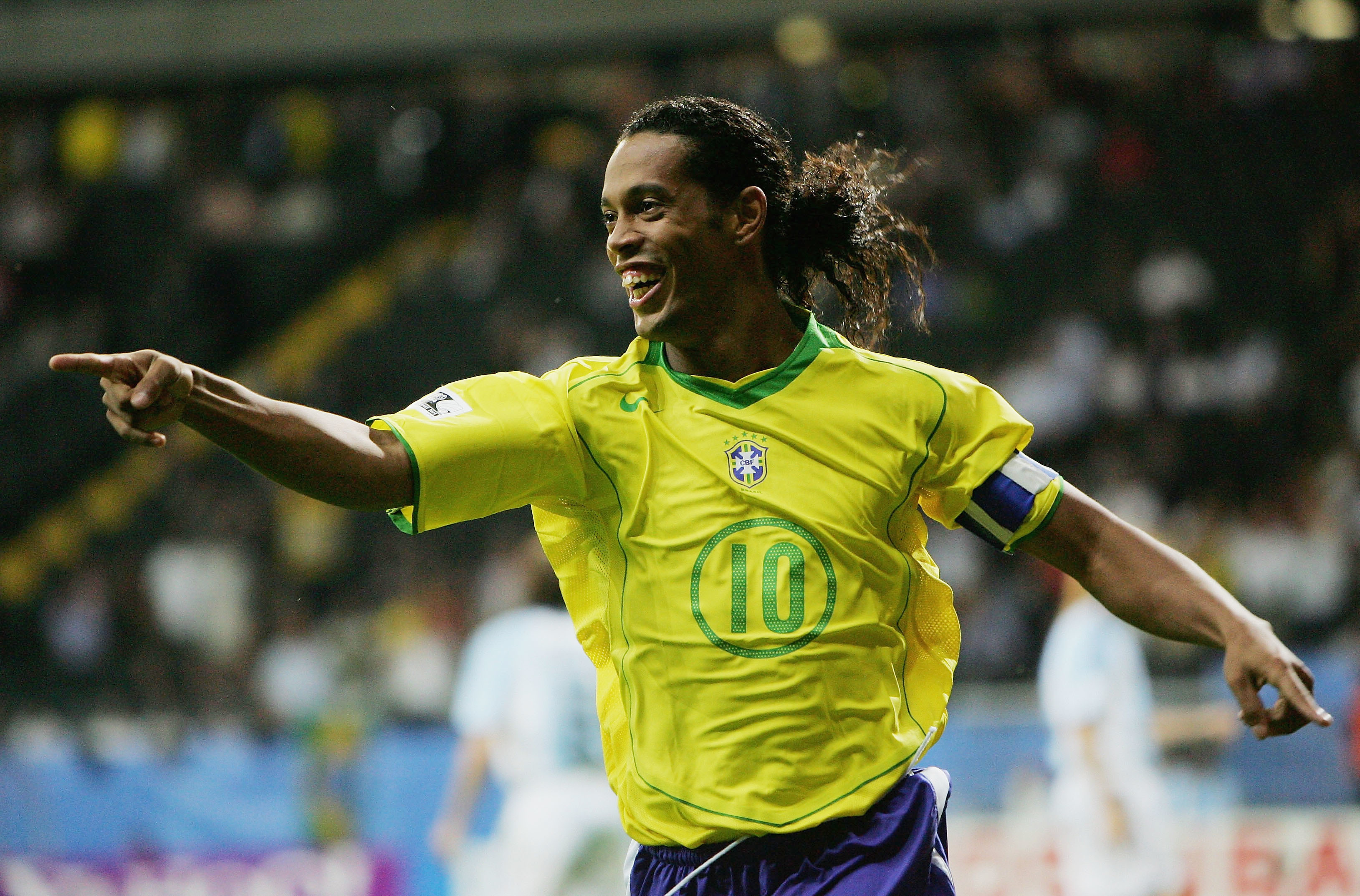 Ronaldinho, Brazil number 10 jersey, pointing goal celebration, HD Desktop wallpaper
