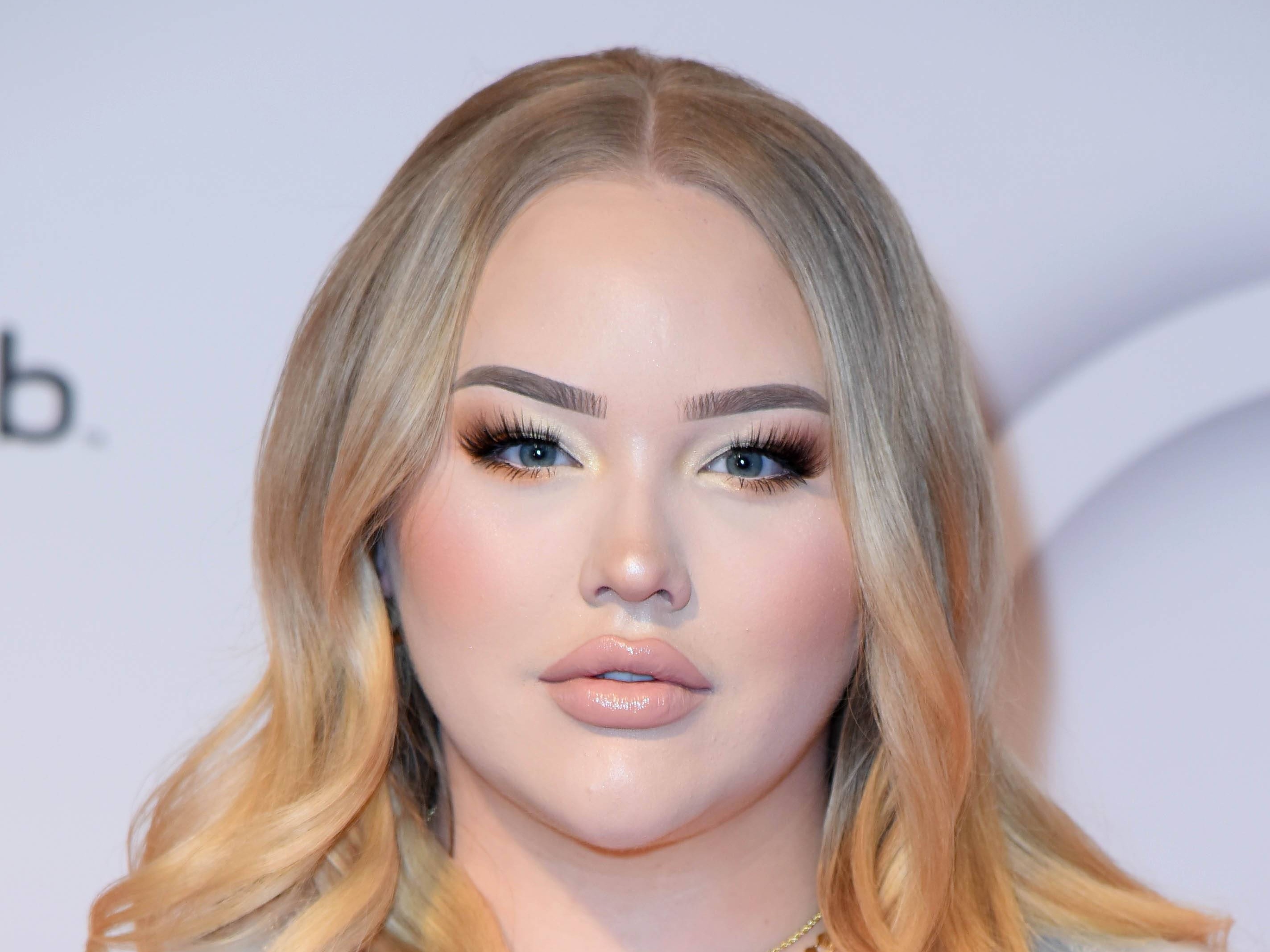 NikkieTutorials, YouTube star, Coming out, Transgender, 2850x2140 HD Desktop
