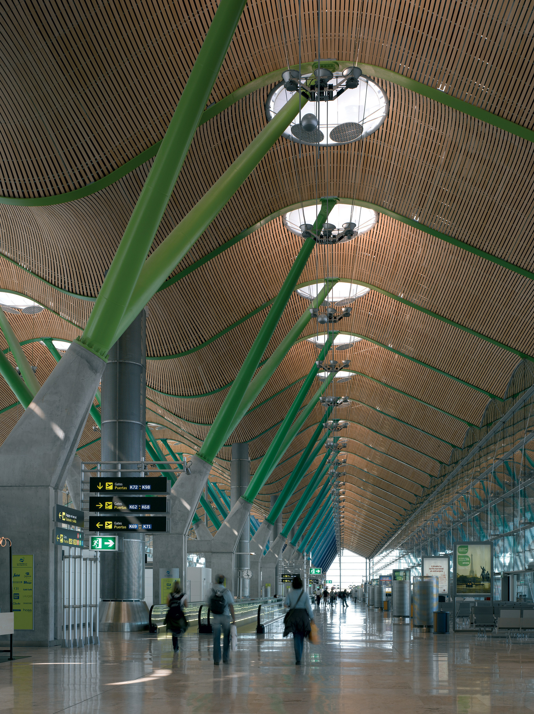 Adolfo Suarez Madrid-Barajas Airport, T4 Madrid Barajas, Picture gallery, International airport, 1860x2480 HD Phone