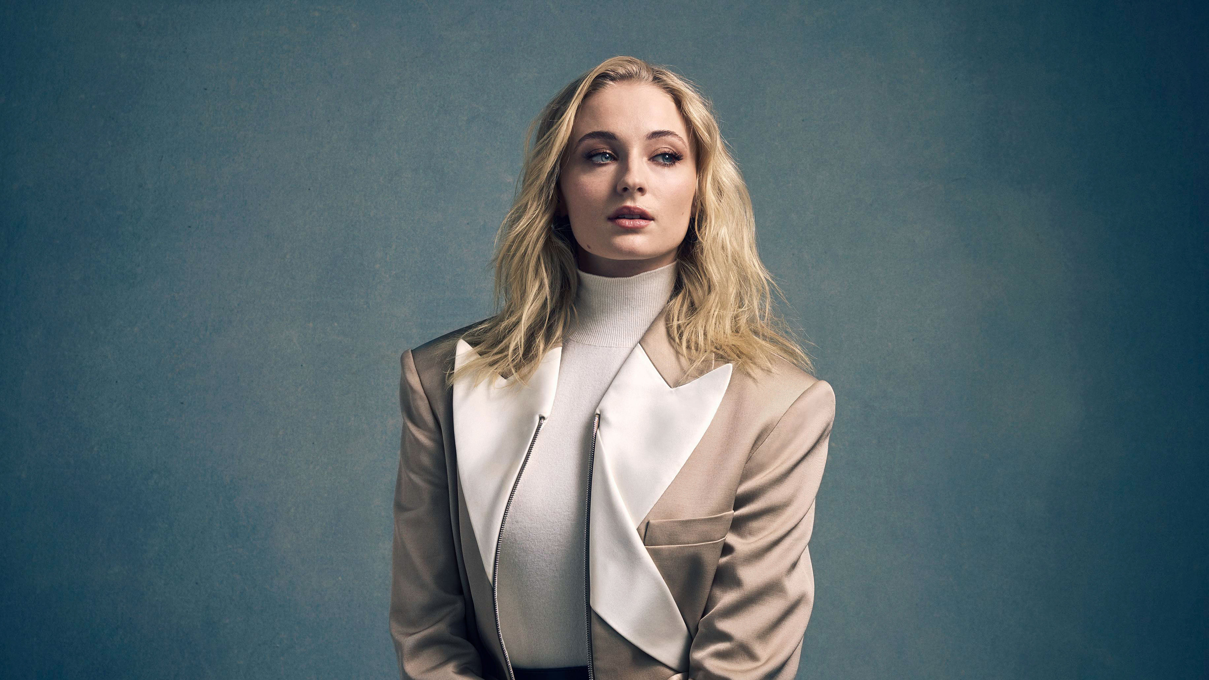 Sophie Turner, Blonde actress, Women in 4K, Striking portrait, 3840x2160 4K Desktop