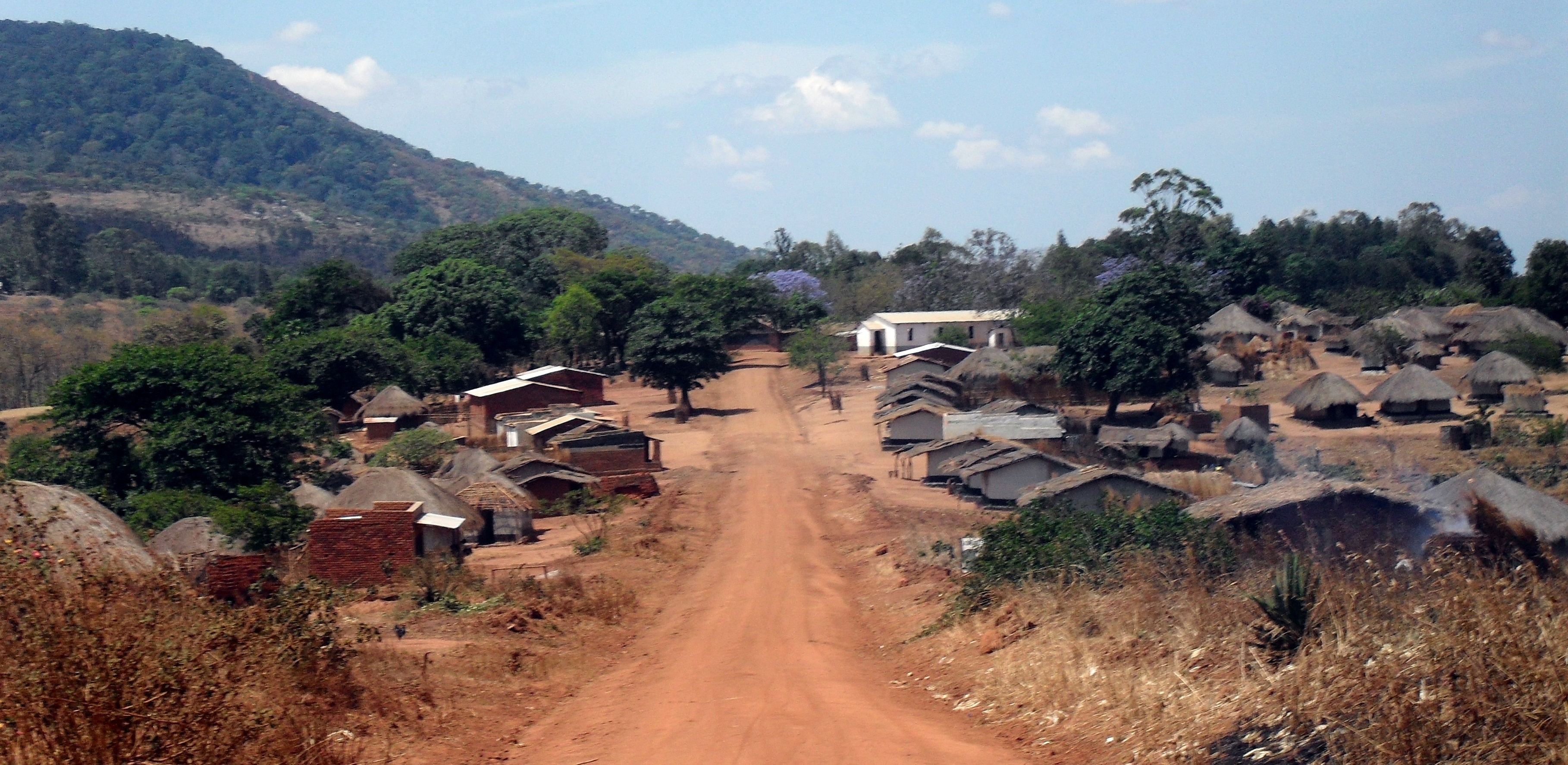 Week one, Lilongwe, With eyes wide open, Juxtaposed living, 3640x1780 Dual Screen Desktop