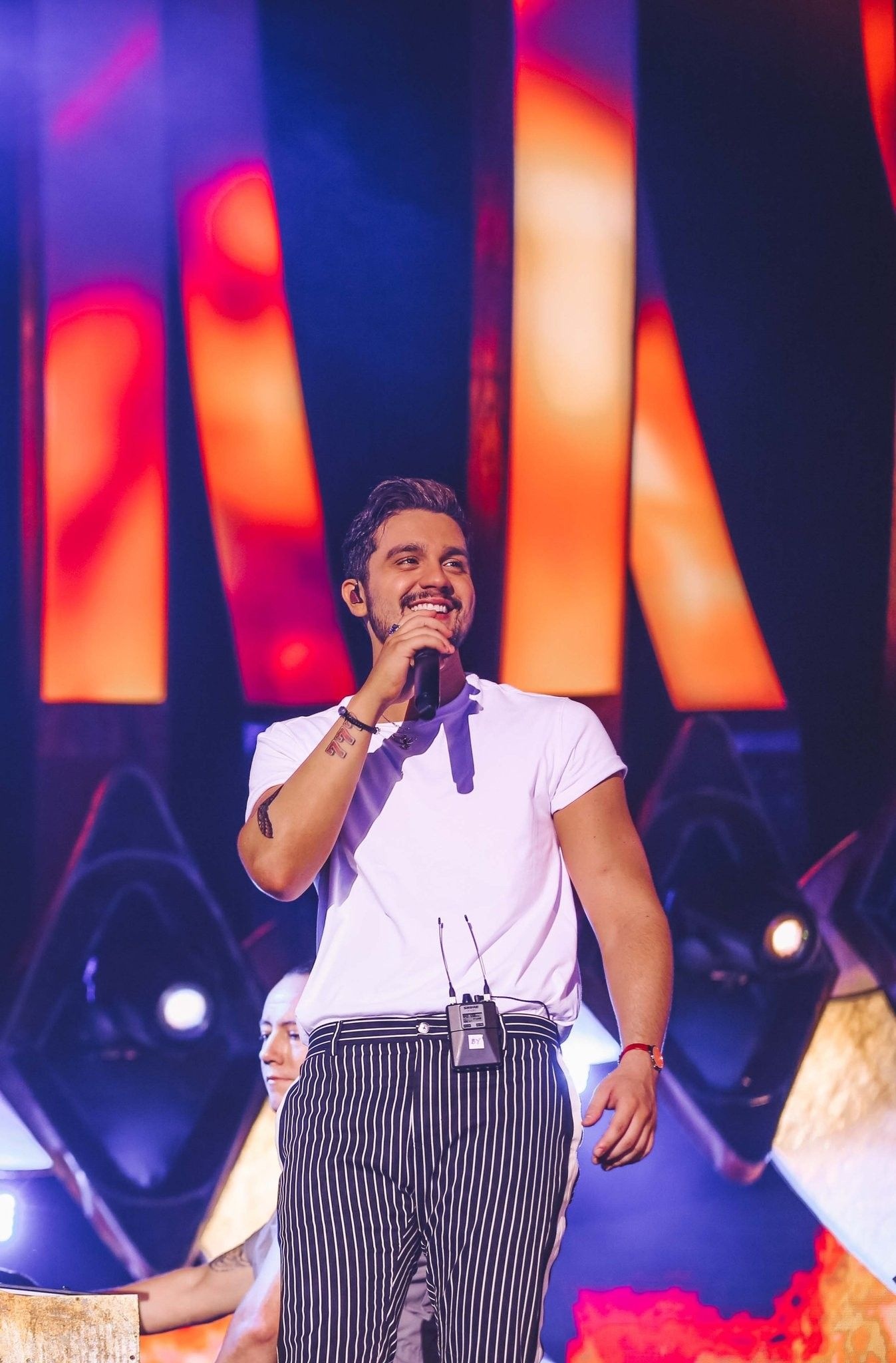 Luan Santana, Melodic storytelling, Enchanting lyrics, Emotional connection, 1350x2050 HD Phone