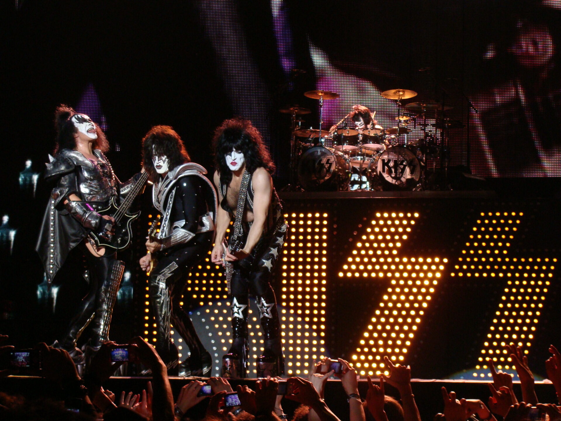 Paul Stanley, Gina Carano firing, Gene Simmons reaction, 1920x1440 HD Desktop