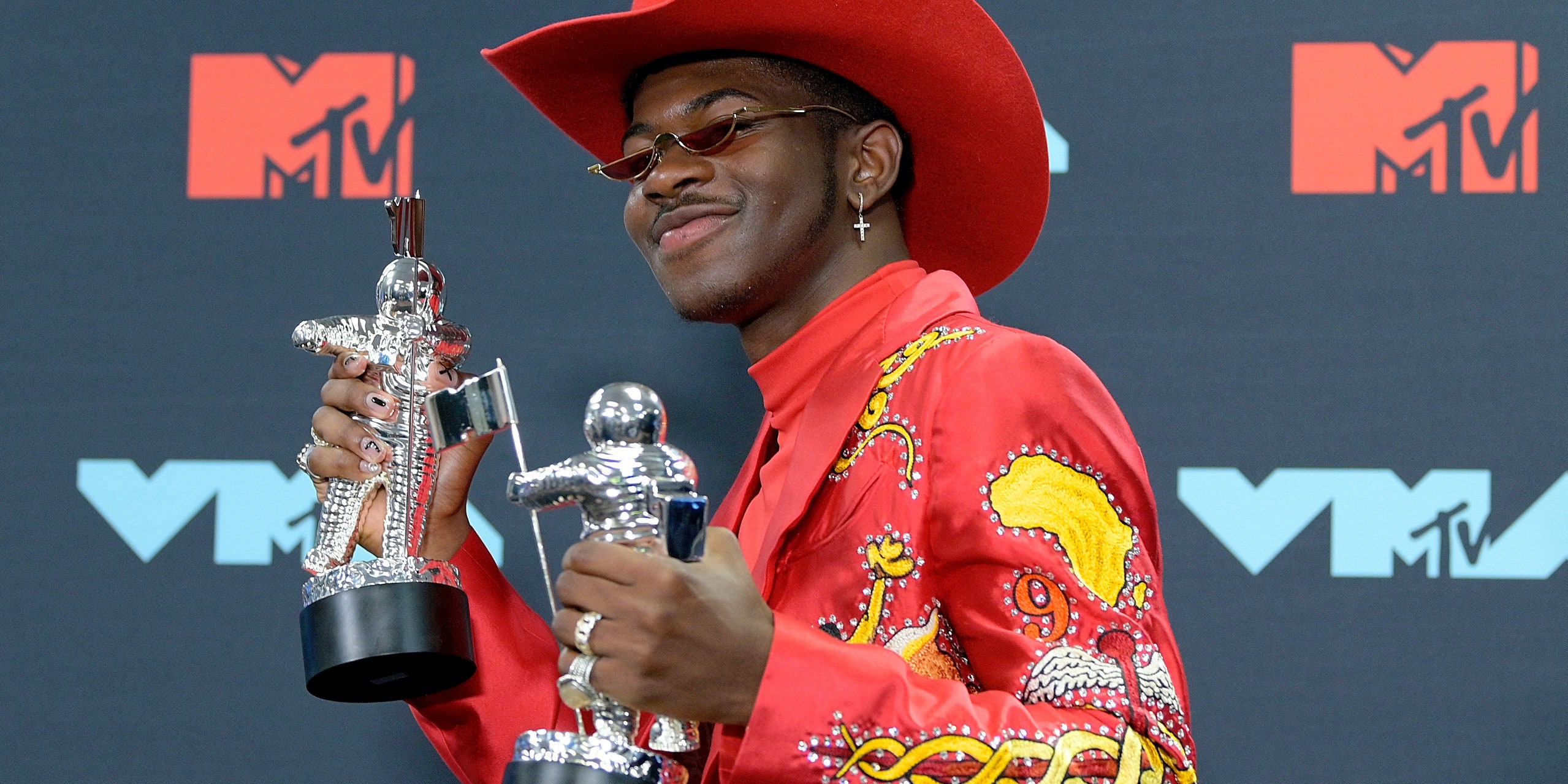 MTV Video Music Awards, How to watch, Live stream MTV's big night, Exciting music event, 2560x1280 Dual Screen Desktop