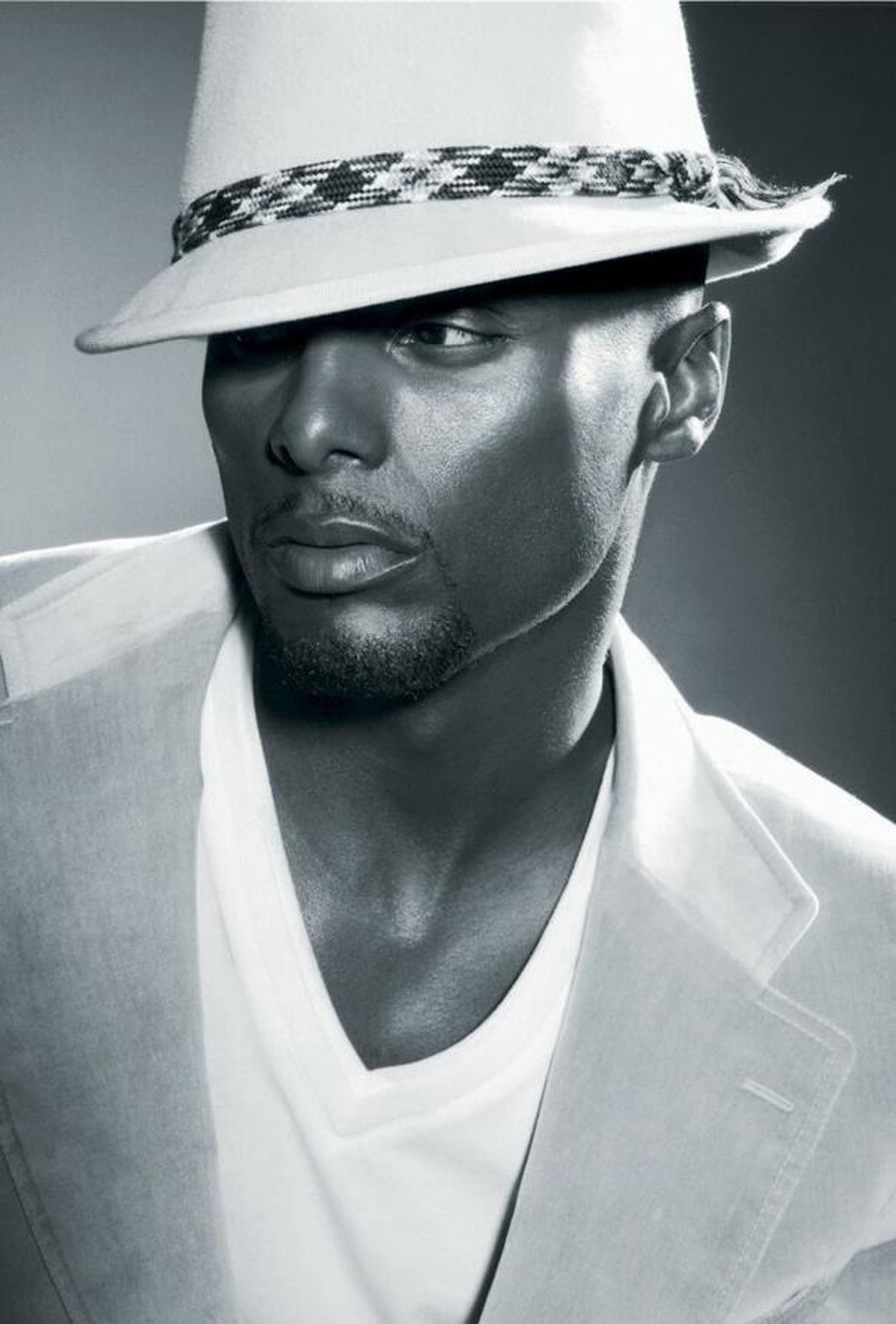 Monochrome, Kenny Lattimore Wallpaper, 1500x2220 HD Phone