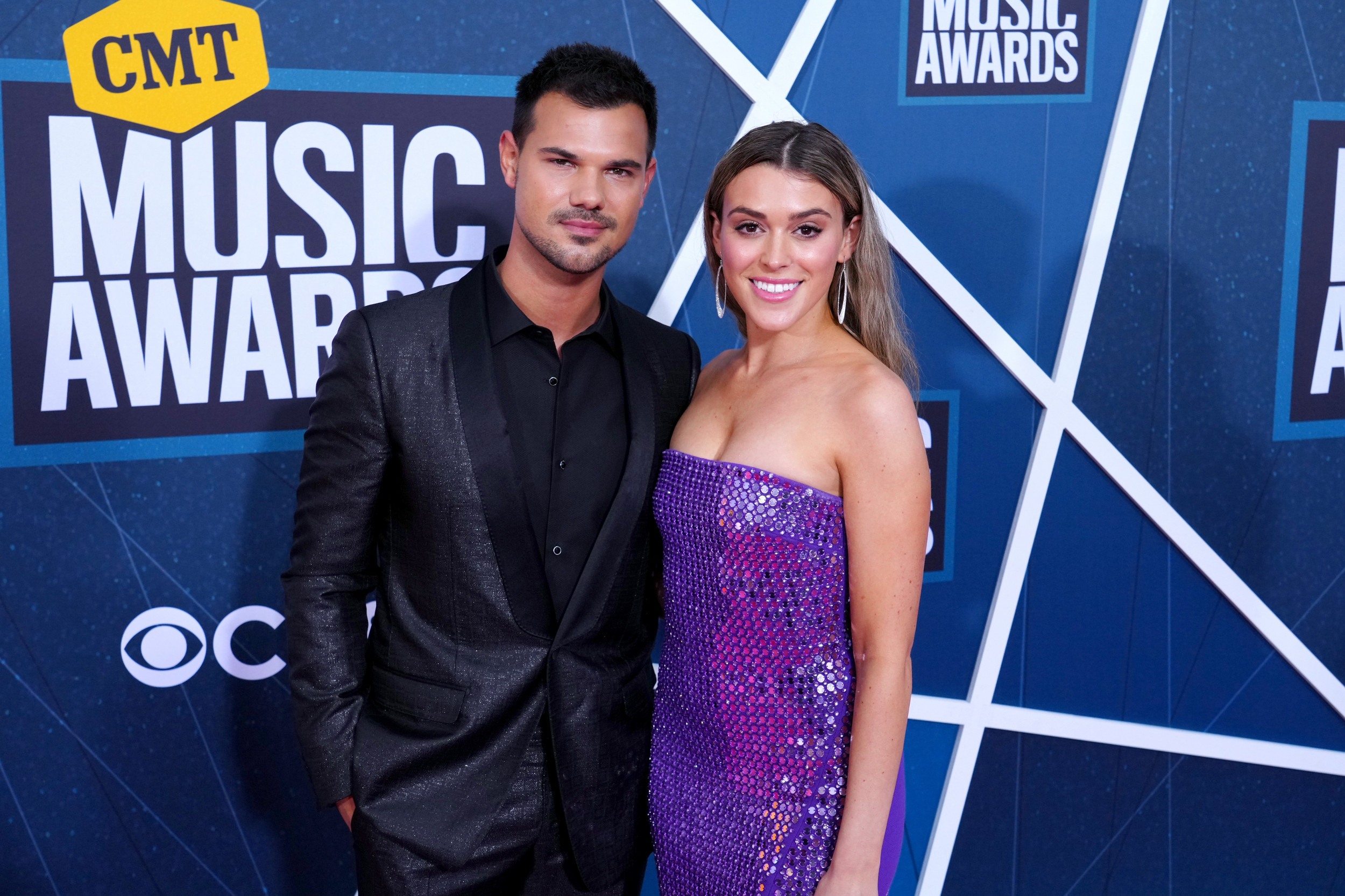 Taylor Lautner's Fiancee Having Same Name as Him Sparks Marriage Jokes 2500x1670