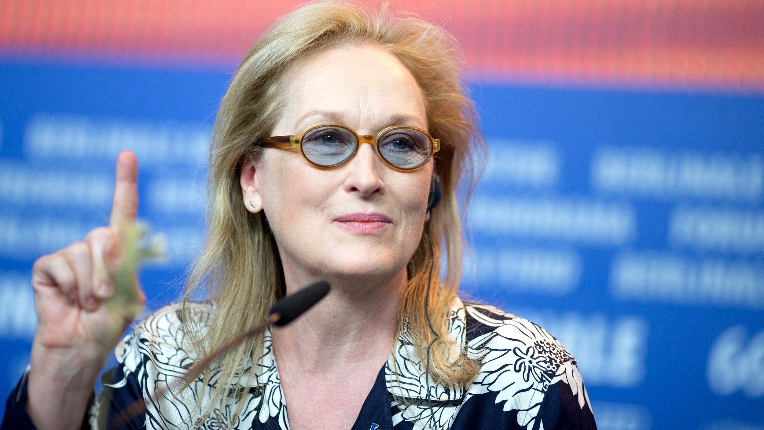Meryl Streep, Elegant computer wallpaper, Meryl Streep photos, Stylish, 2500x1410 HD Desktop