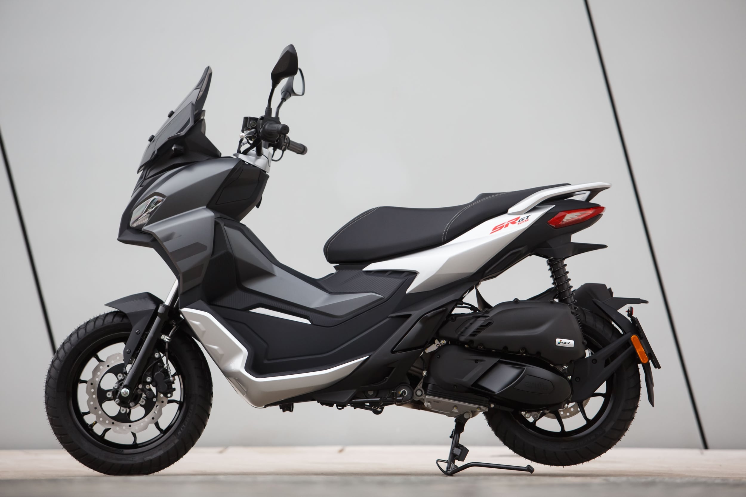 Aprilia SR-GT 125, Wide magazine, 2500x1670 HD Desktop