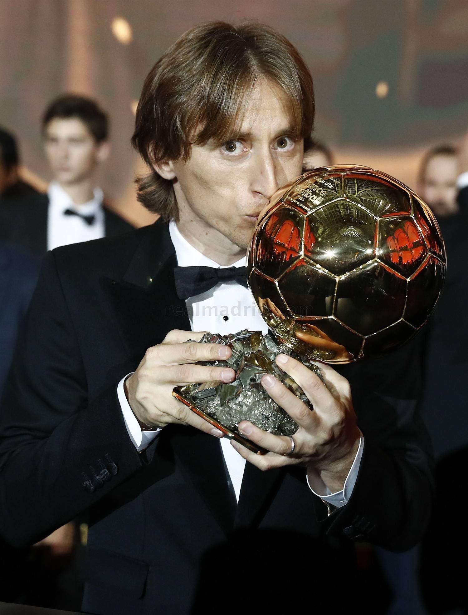 Luka Modric, Ballon d'Or trophy, Black tuxedo with bowtie, HD Phone wallpaper