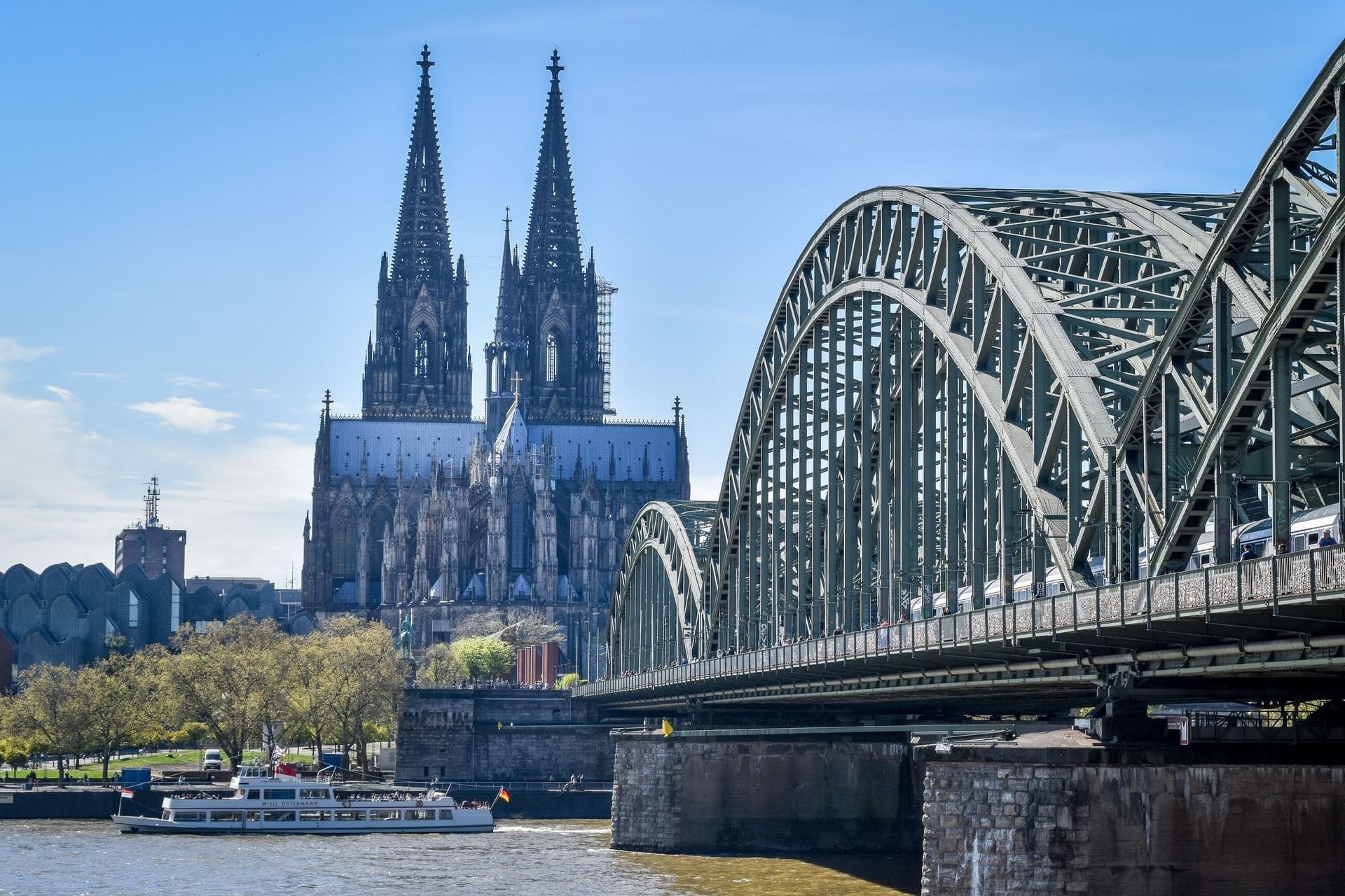 Cologne old town, Dom Hotel, Rmerbrunnen, City travel guide, 1920x1280 HD Desktop