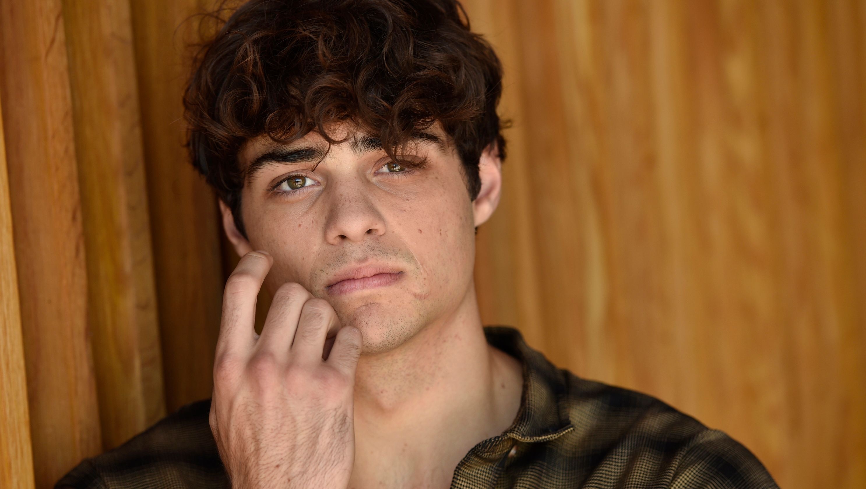 Noah Centineo, Teen heartthrob, Netflix star, Romantic comedies, 2980x1680 HD Desktop