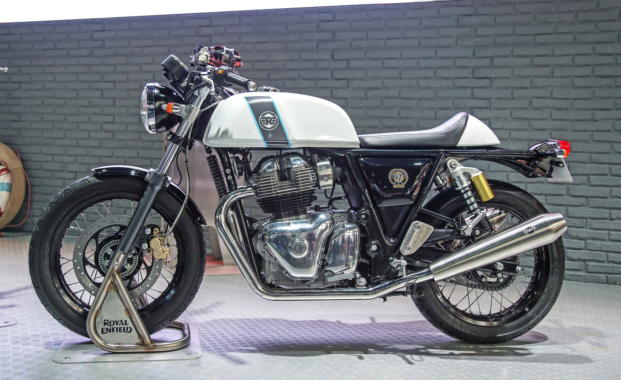 Royal Enfield Continental GT 650, S&S exhaust pipe, Grey brick wall, HD Desktop wallpaper