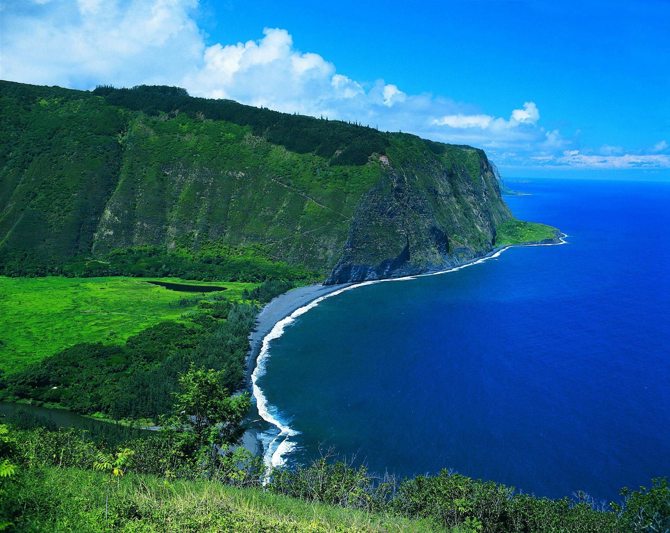 Waipio Valley, Hawaiian Islands Wallpaper, 2230x1780 HD Desktop