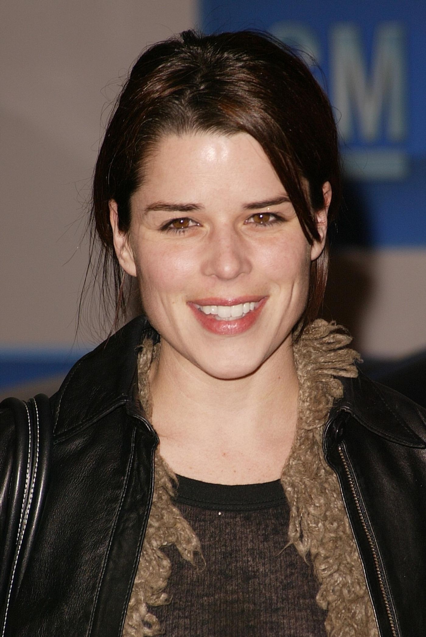 Neve Campbell, Fashion show, Fanpop photo, Glamorous, 1400x2100 HD Phone