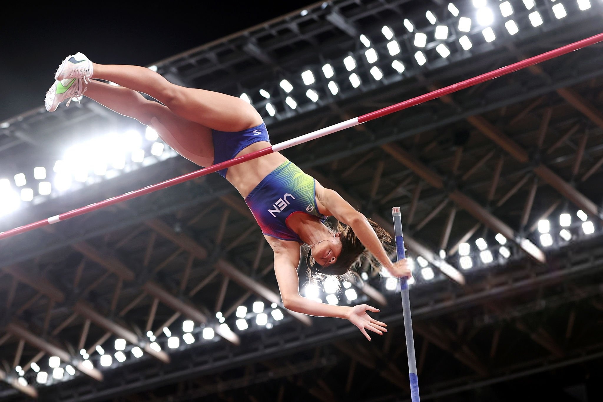 Jump, Robeilys Peinado Wallpaper, 2050x1370 HD Desktop
